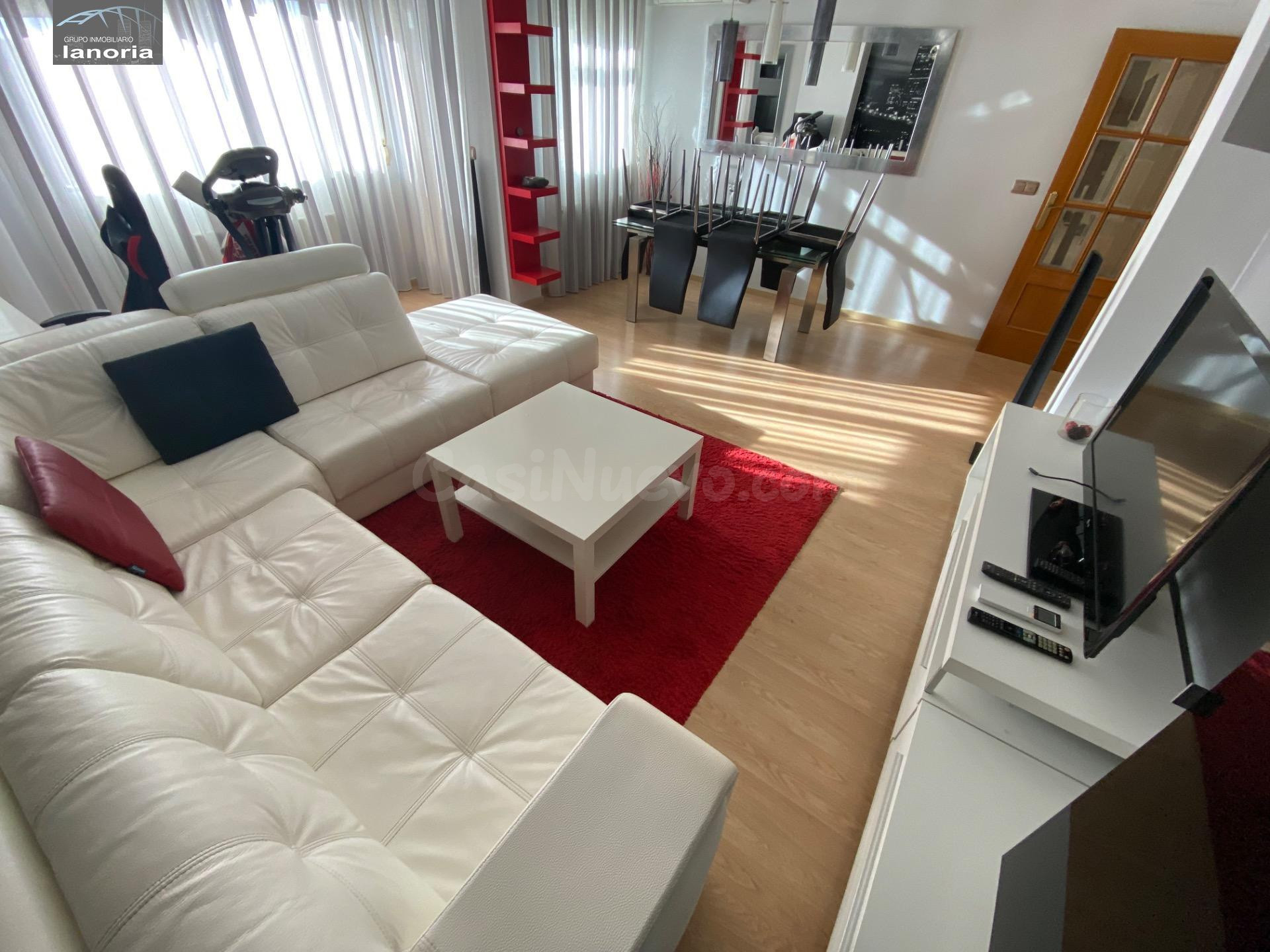 Grupo la Noria Vende Atico-Dúplex. 3 dormitorios, 2 baños, Plaza de Garaje incluido en precio. Terraza de 40m2. Zona Crtra de Jaen/ Santa Teresa. Teresa.