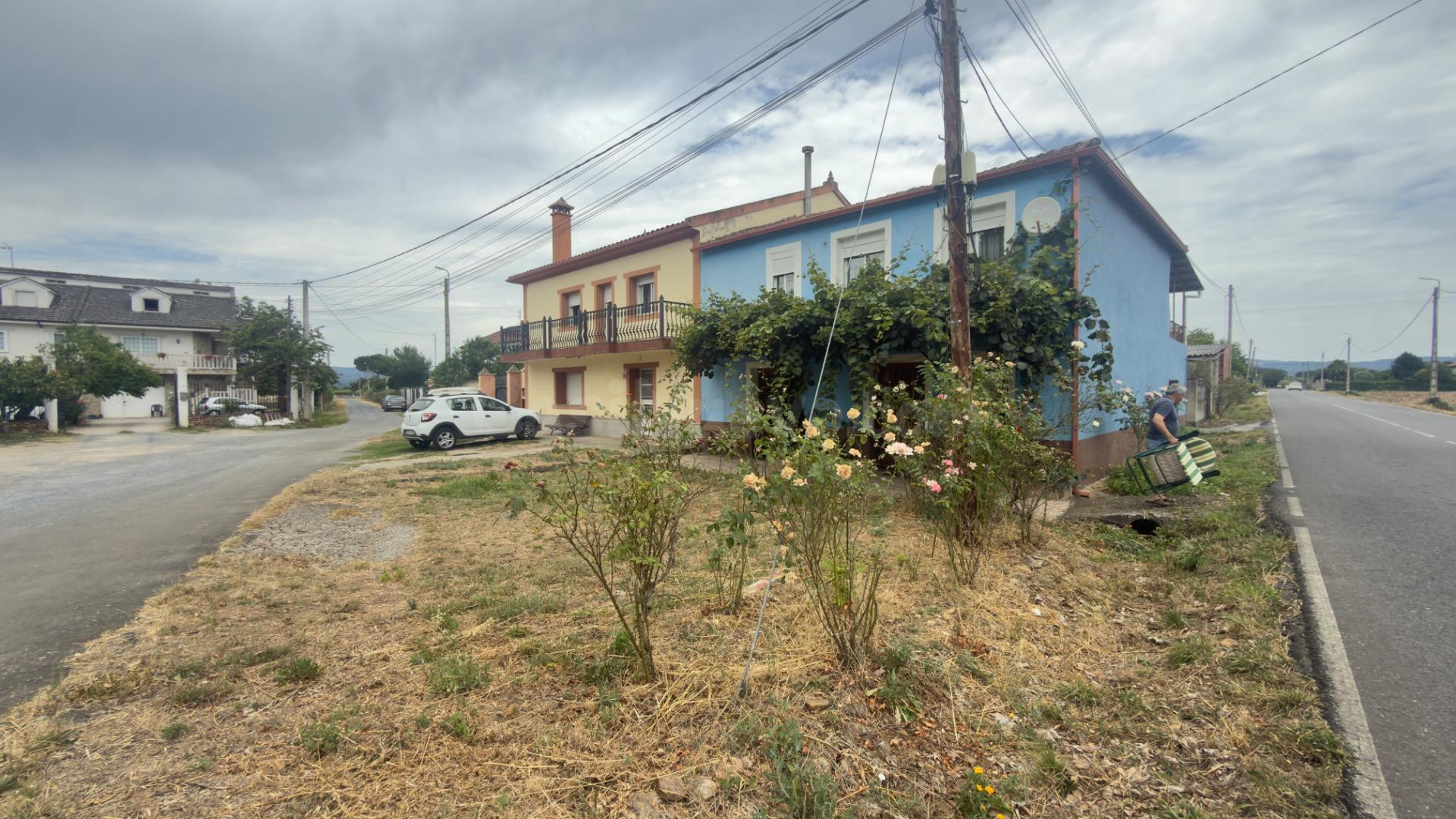Casa de dos plantas con nave y terreno de 1400m con pozo a e - foto 4
