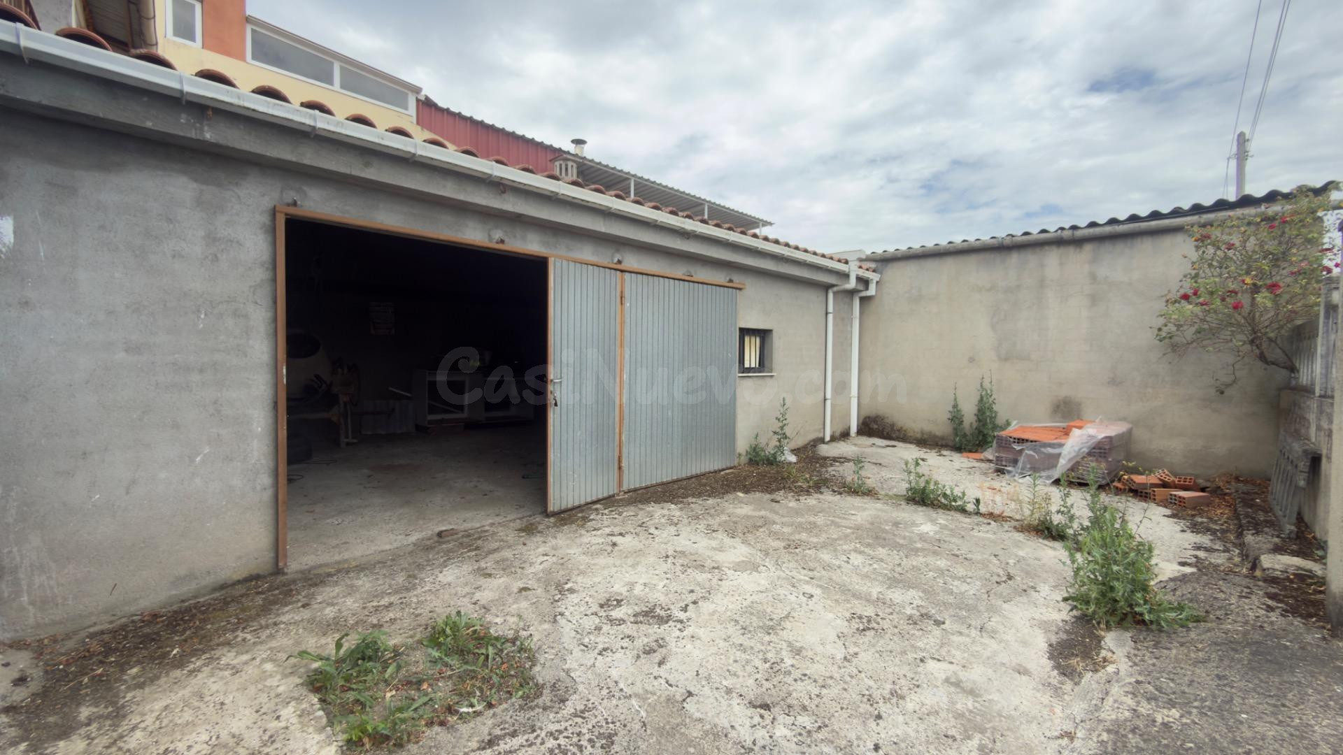 Casa de dos plantas con nave y terreno de 1400m con pozo a e - foto 5