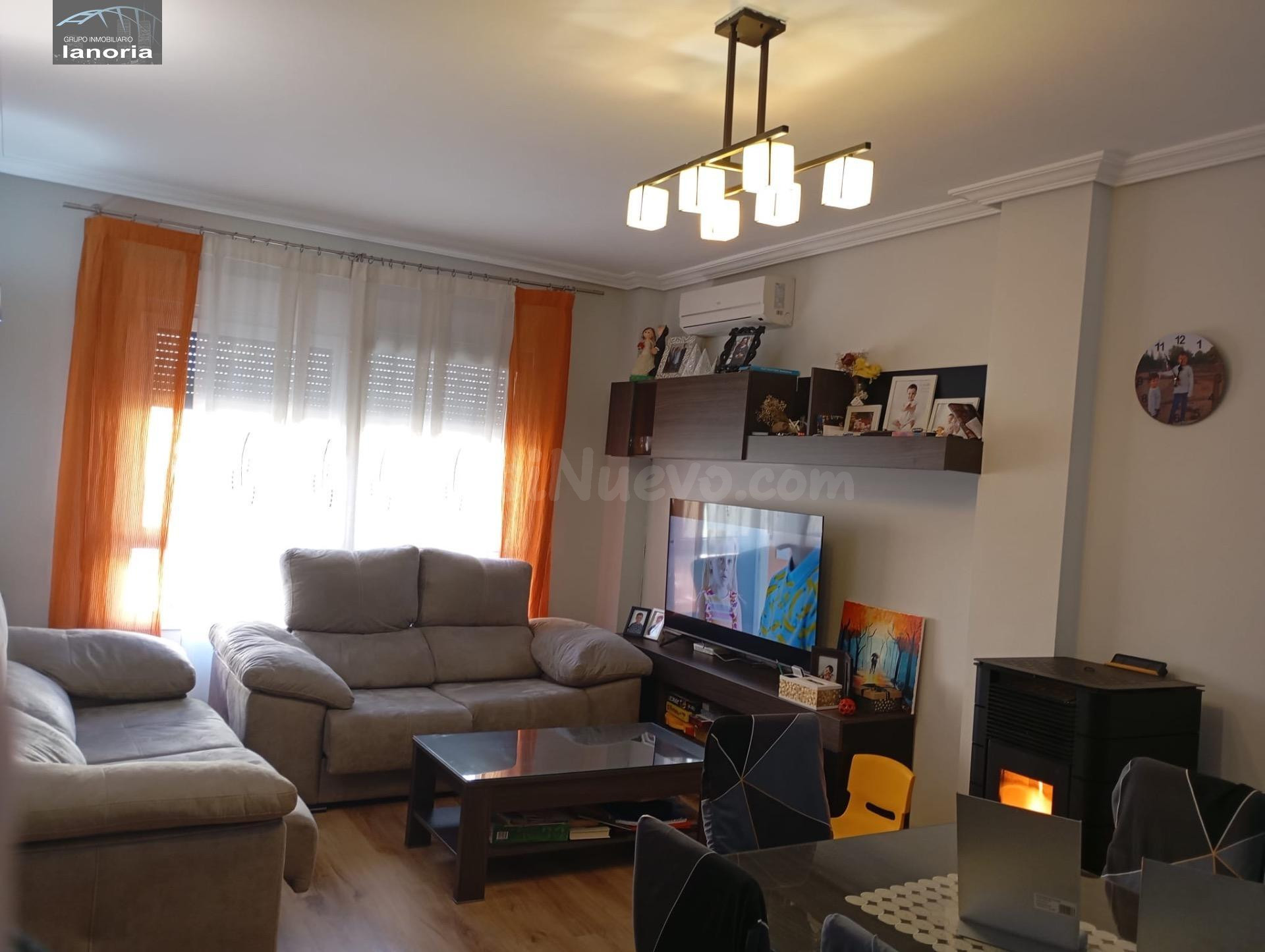 Grupo la Noria Vende Adosado de 4 dormitorios, 2 baños, patio y garaje en Argamasón.