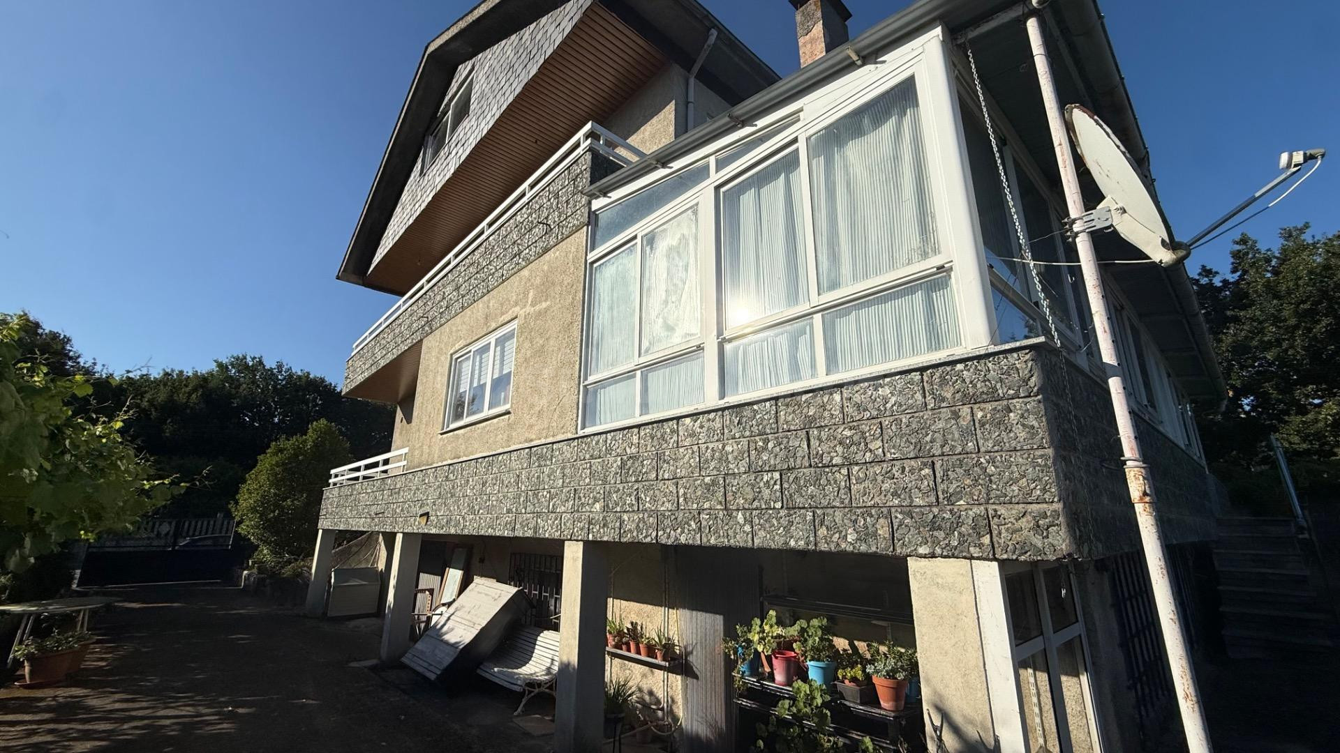Magnífica Casa Independiente con Amplio Terreno y Piscina en - foto 2