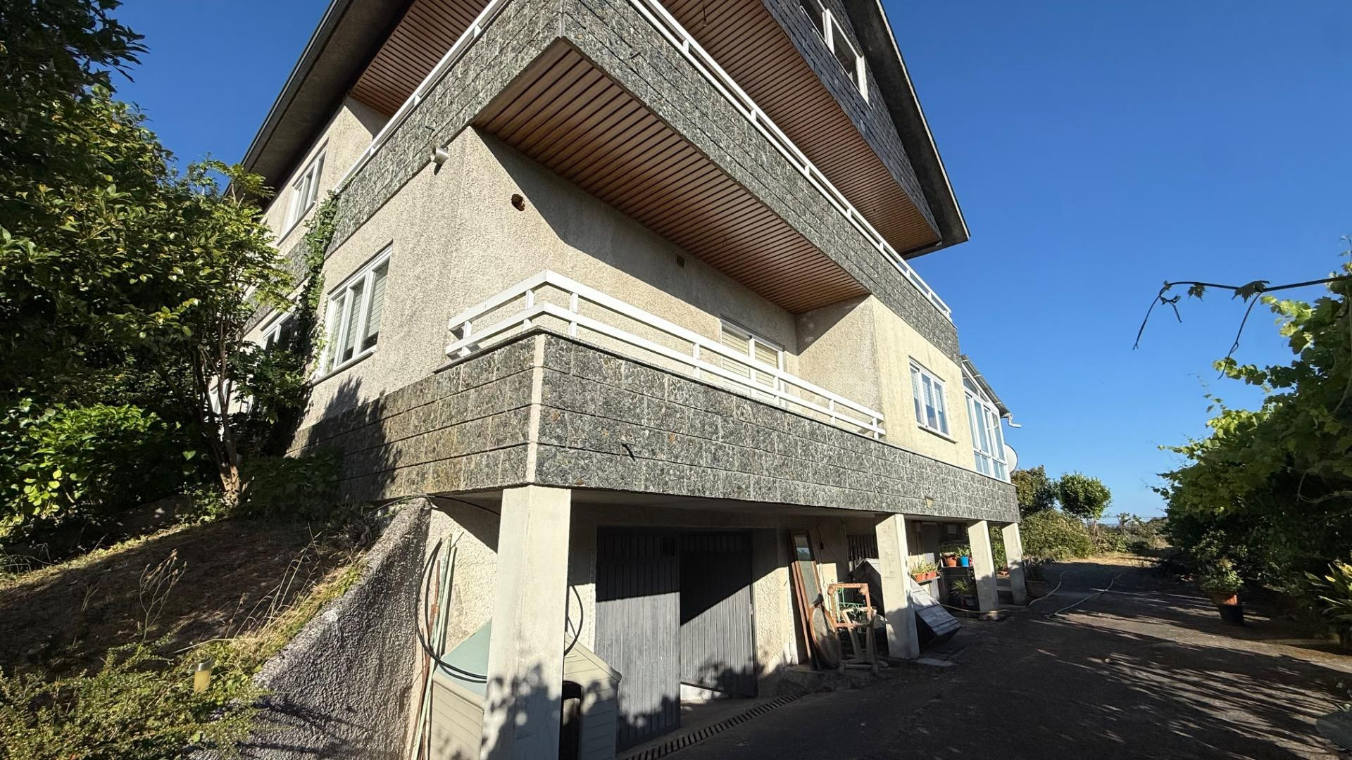 Magnífica Casa Independiente con Amplio Terreno y Piscina en - foto 5