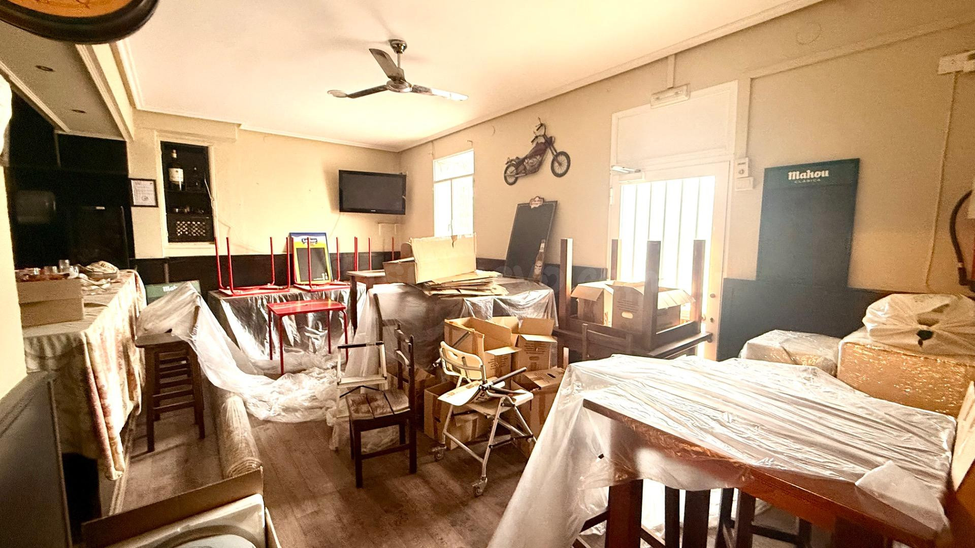 Casa Chalet Independiente con Negocio de Hostelería