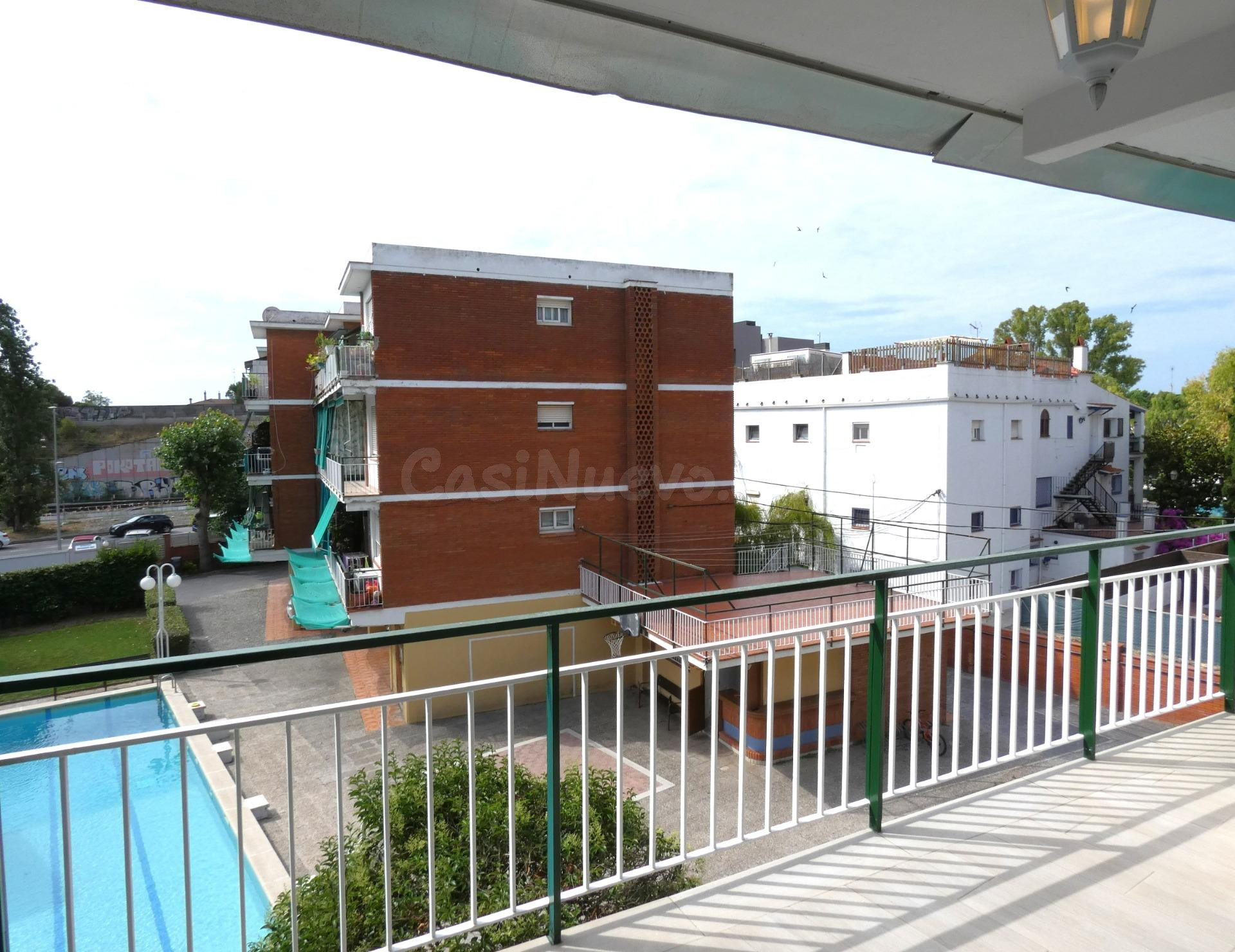 "Piso reformado con terraza, piscina y parking cerca de la p - foto 5