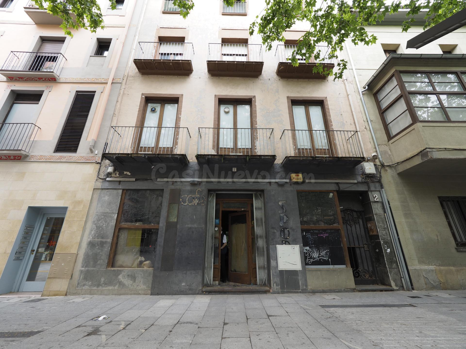 Oportunidad de Inversión: Edificio Residencial y Comercial e