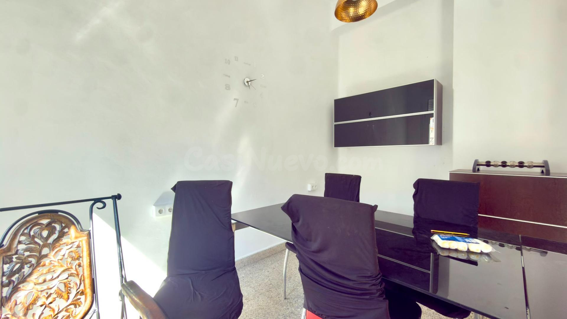 Piso Semireformado en Primera Planta con Balcón en el centro - foto 4