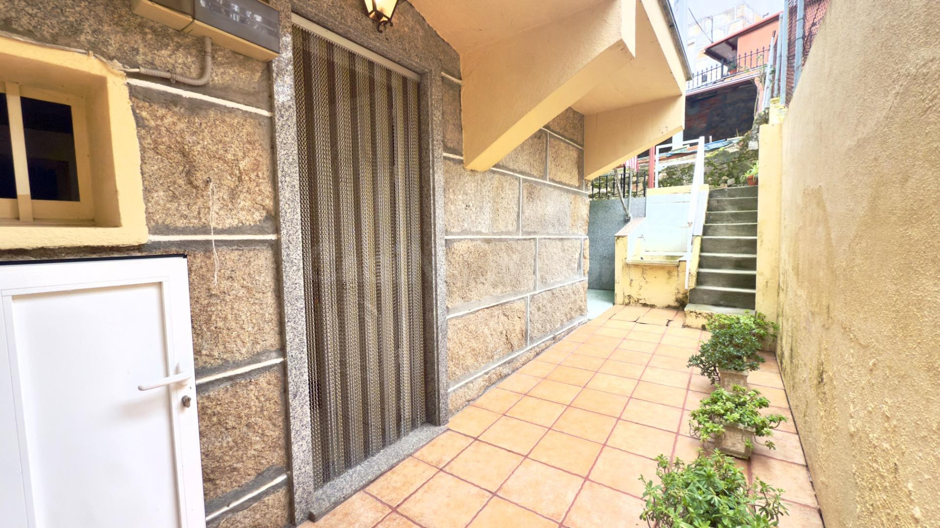 ¡Descubre esta encantadora casa de piedra con pequeña finca  - foto 3