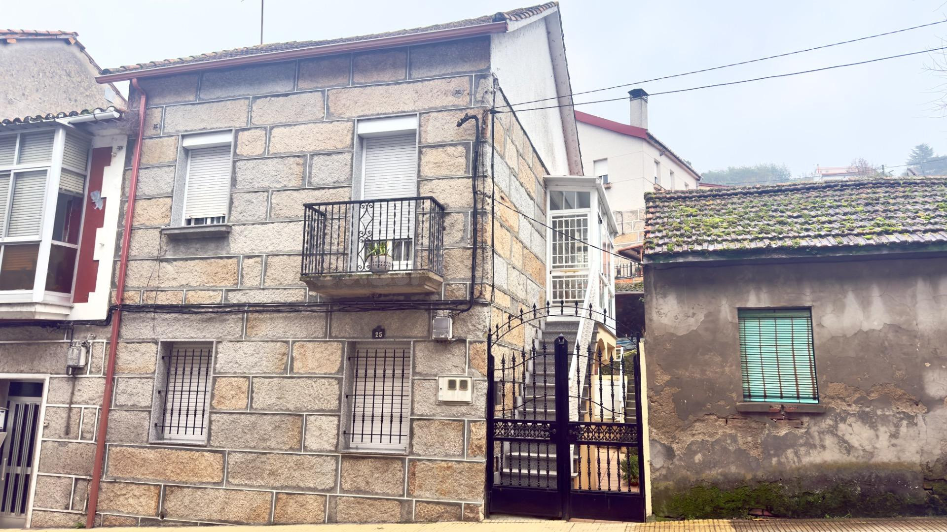¡Descubre esta encantadora casa de piedra con pequeña finca  - foto 4