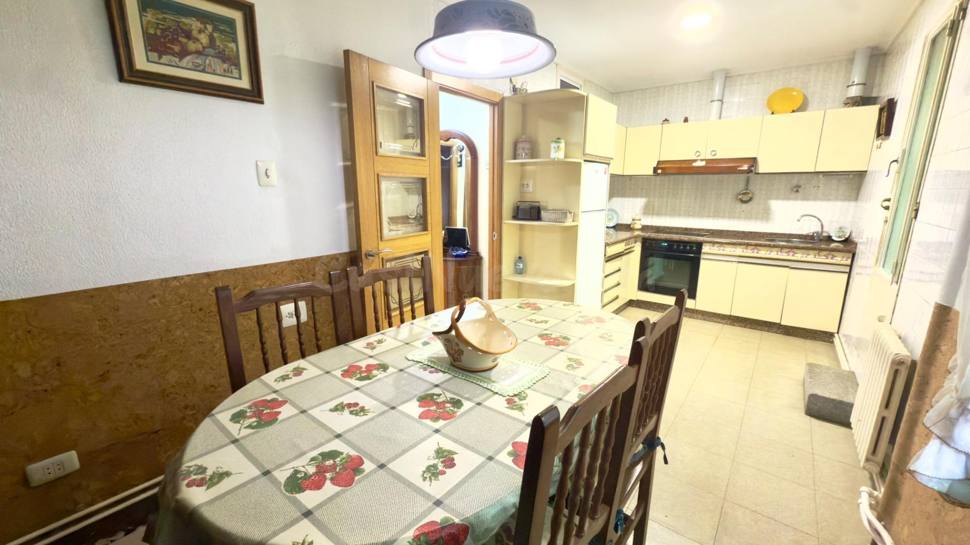 ¡Descubre esta encantadora casa de piedra con pequeña finca  - foto 5