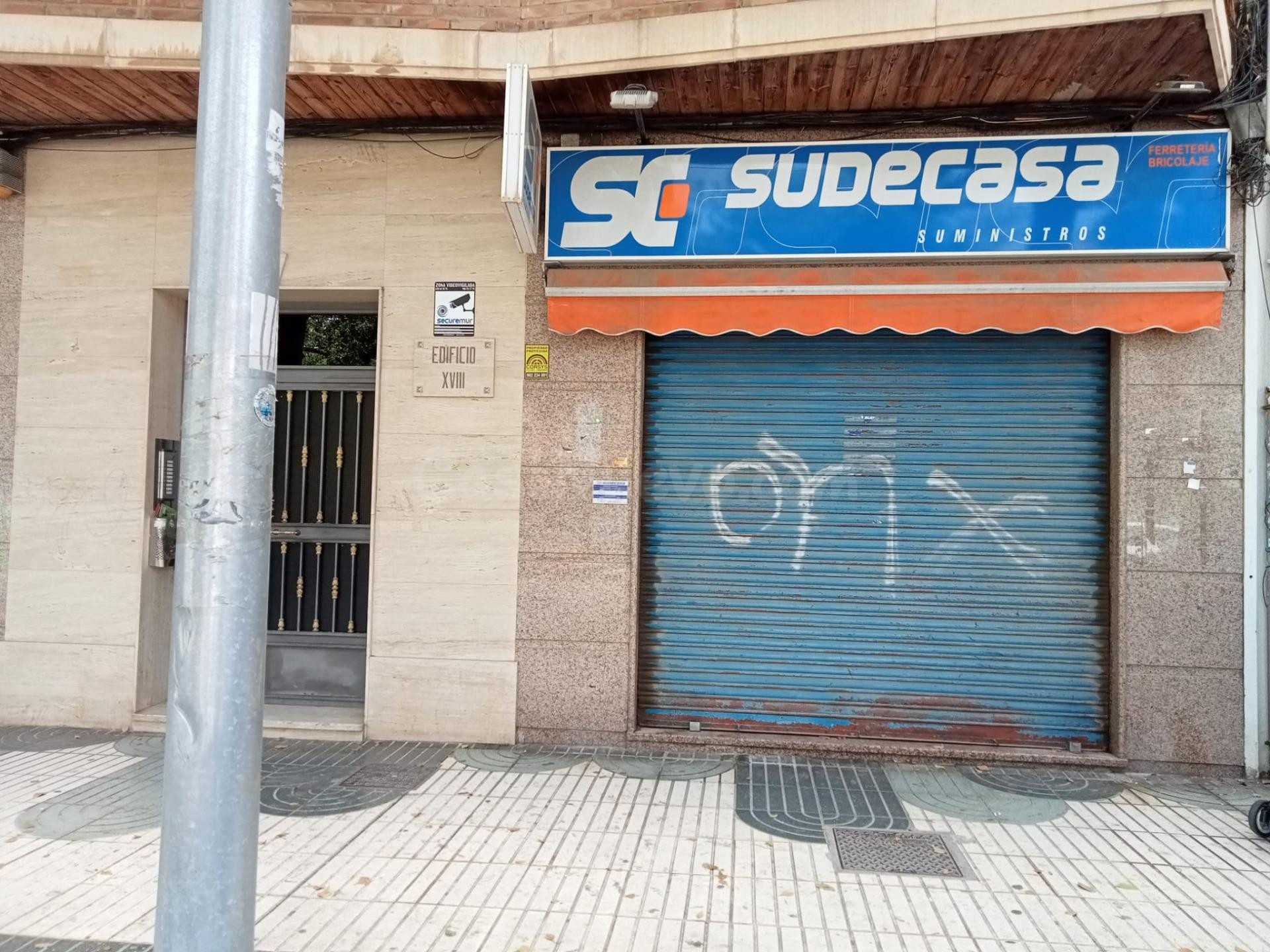 VENTA LOCAL EN RAMON Y CAJAL DE 241 METROS