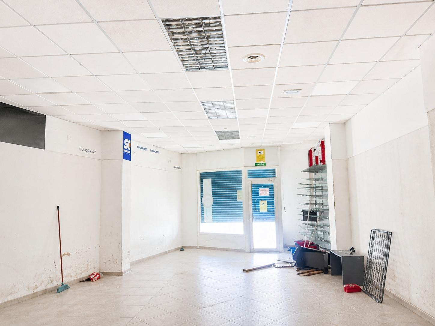 VENTA LOCAL EN RAMON Y CAJAL DE 241 METROS - foto 4