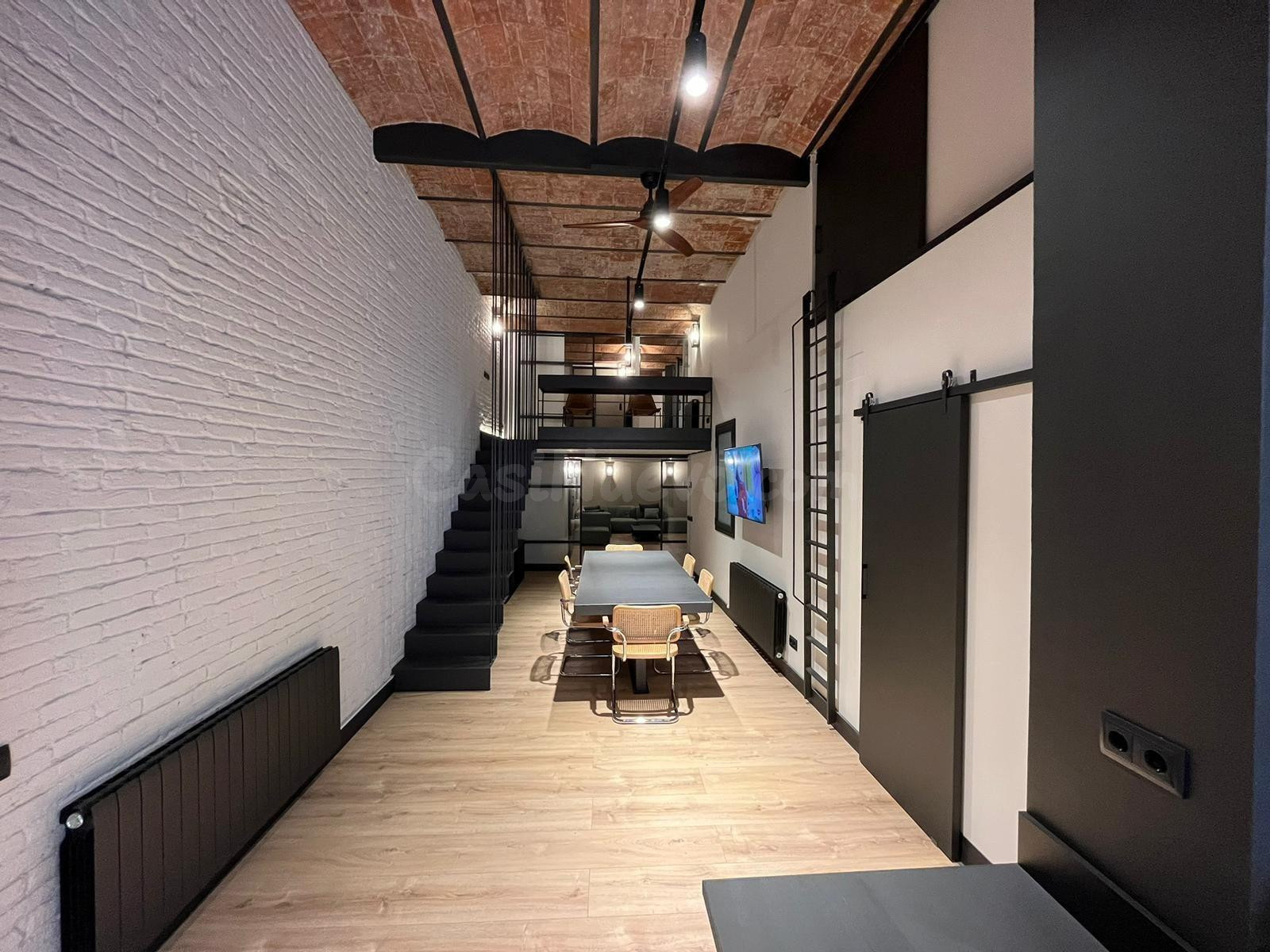 Loft de doble altura con bóveda catalana en el corazón de Vila de Gràcia - foto 2