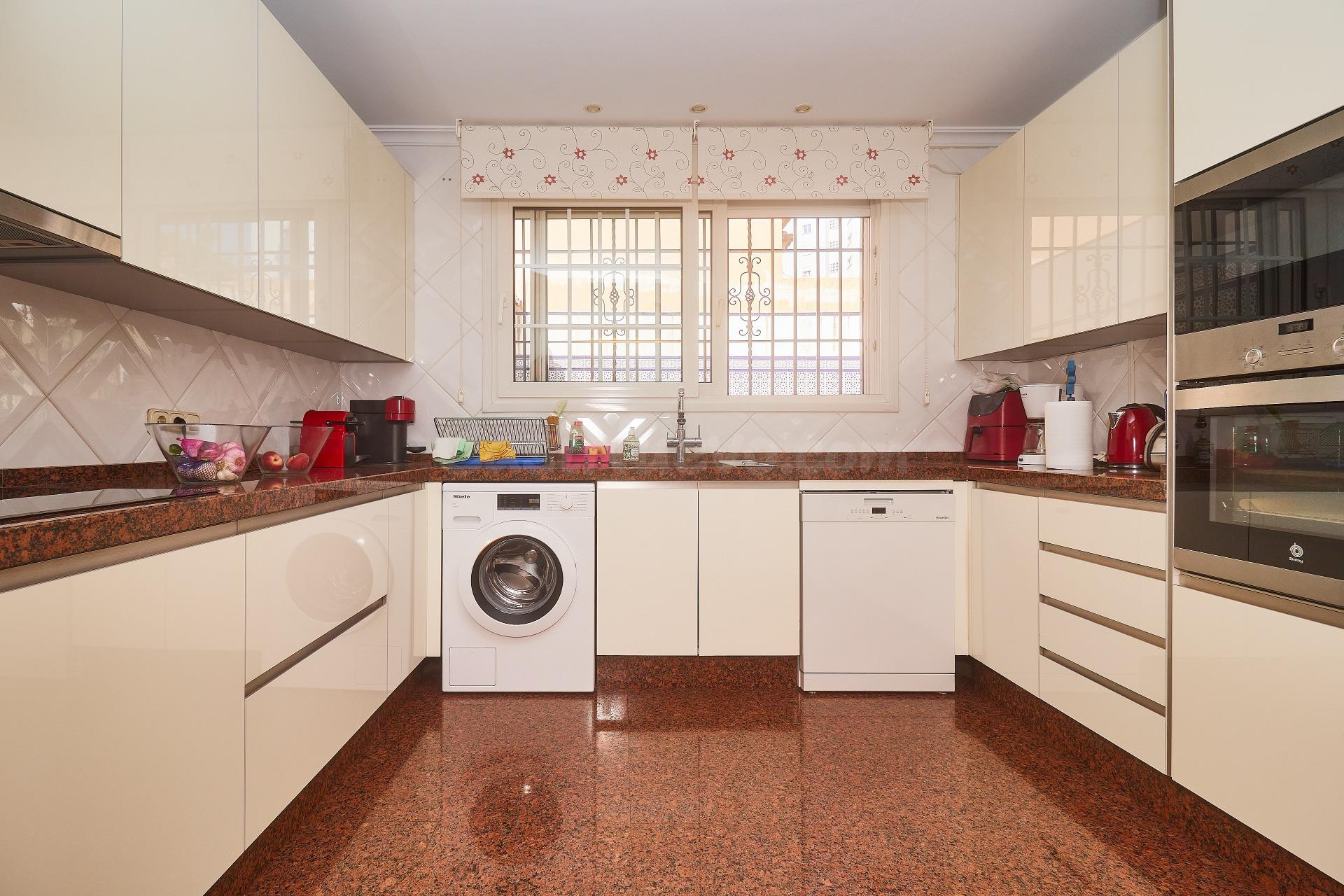 Casa independiente de 5 dormitorios en Fuengirola - foto 3