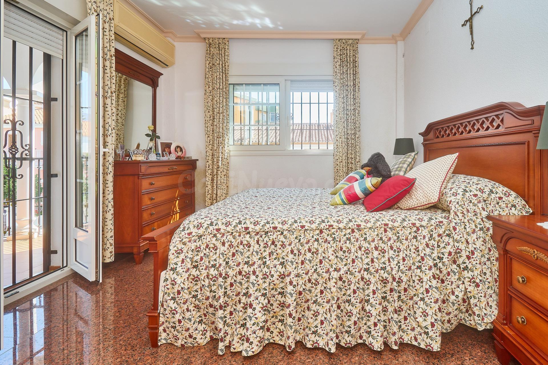 Casa independiente de 5 dormitorios en Fuengirola - foto 4