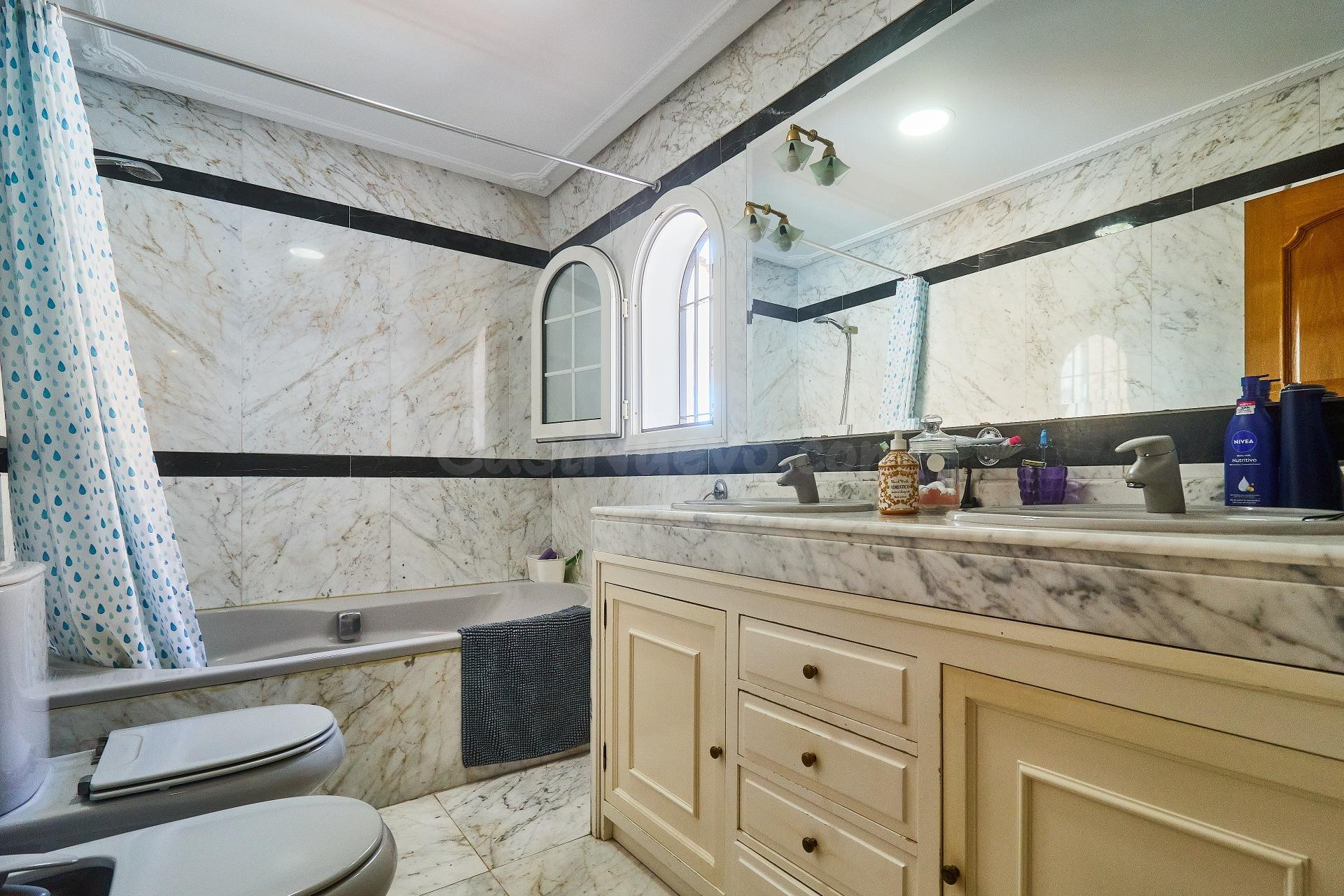 Casa independiente de 5 dormitorios en Fuengirola - foto 5