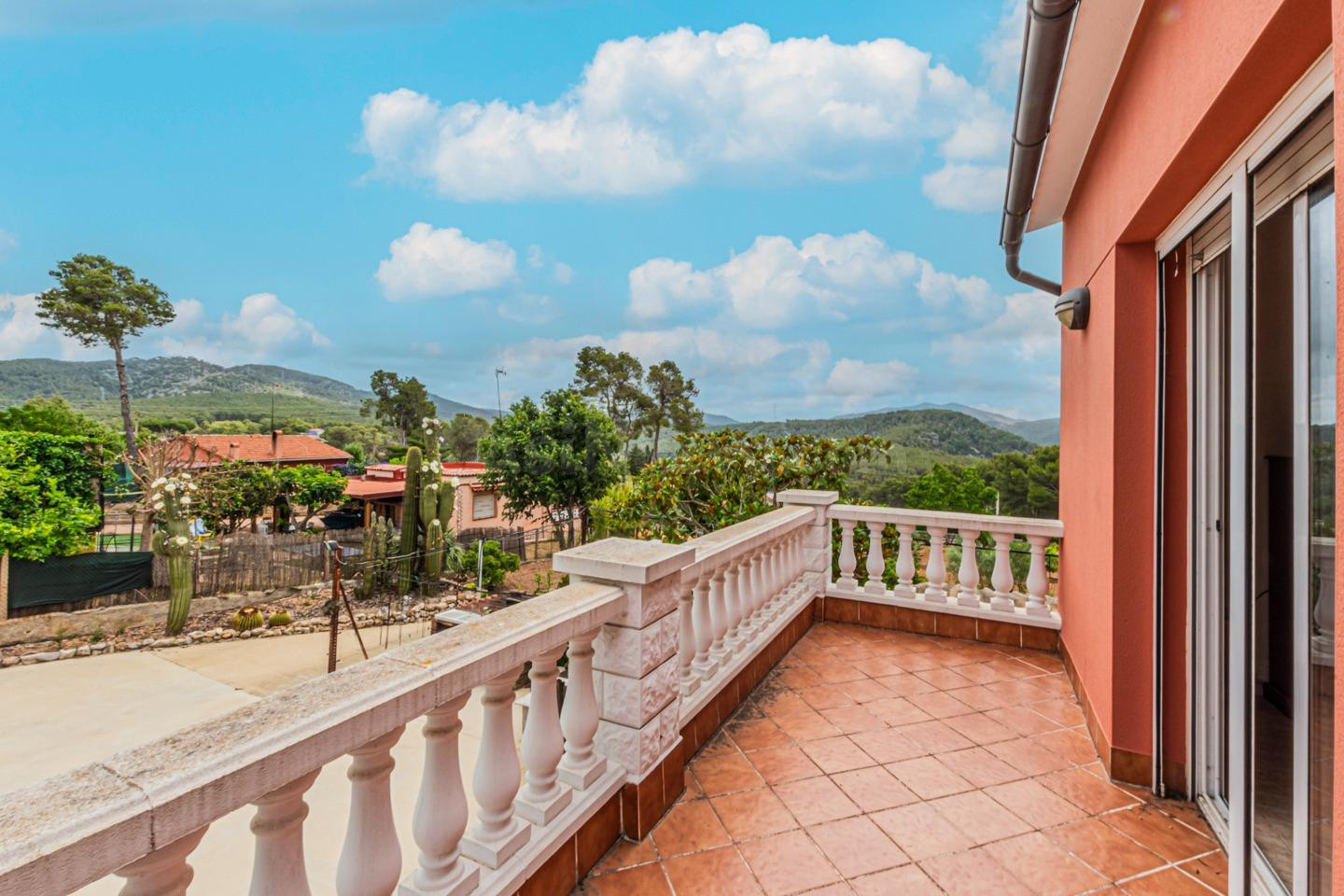 Chalet unifamiliar independiente en excelente parcela con es