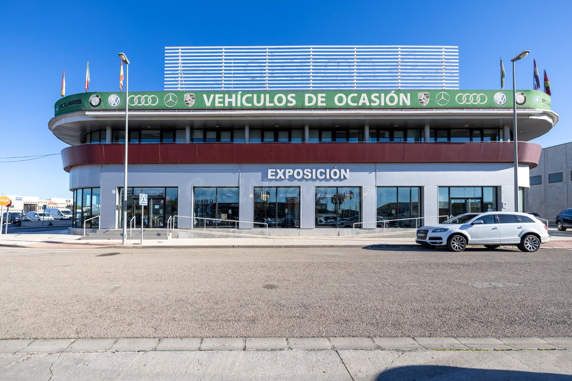 SE VENDE EDIFICIO COMERCIAL TOTALMENTE INSTALADO A PIE DE CA