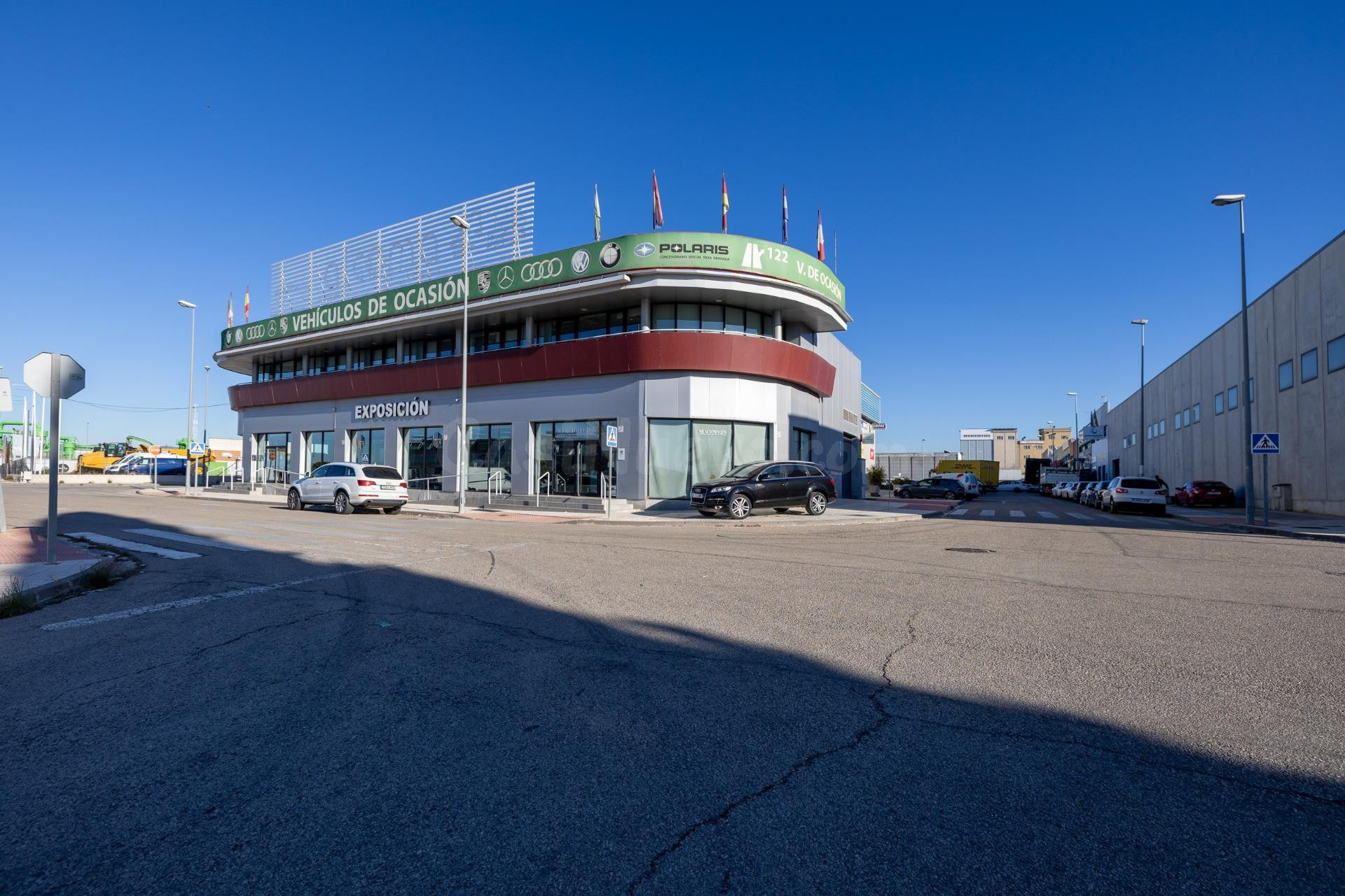 SE VENDE EDIFICIO COMERCIAL TOTALMENTE INSTALADO A PIE DE CA - foto 2