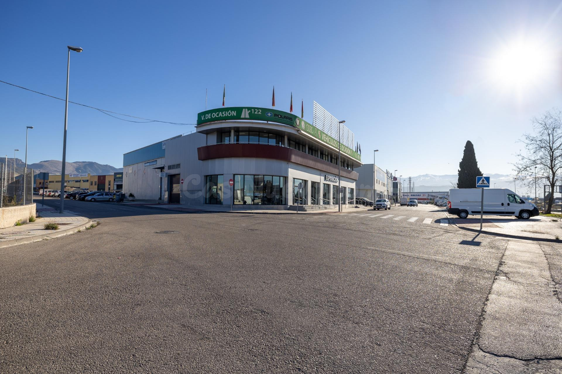 SE VENDE EDIFICIO COMERCIAL TOTALMENTE INSTALADO A PIE DE CA - foto 3