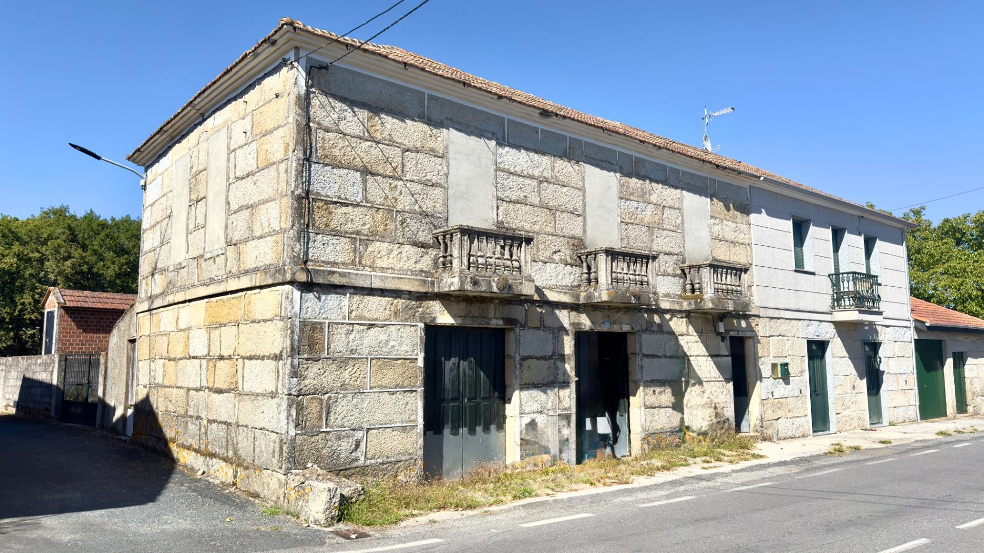 Casa de piedra registrada para rehabilitación integral en A 