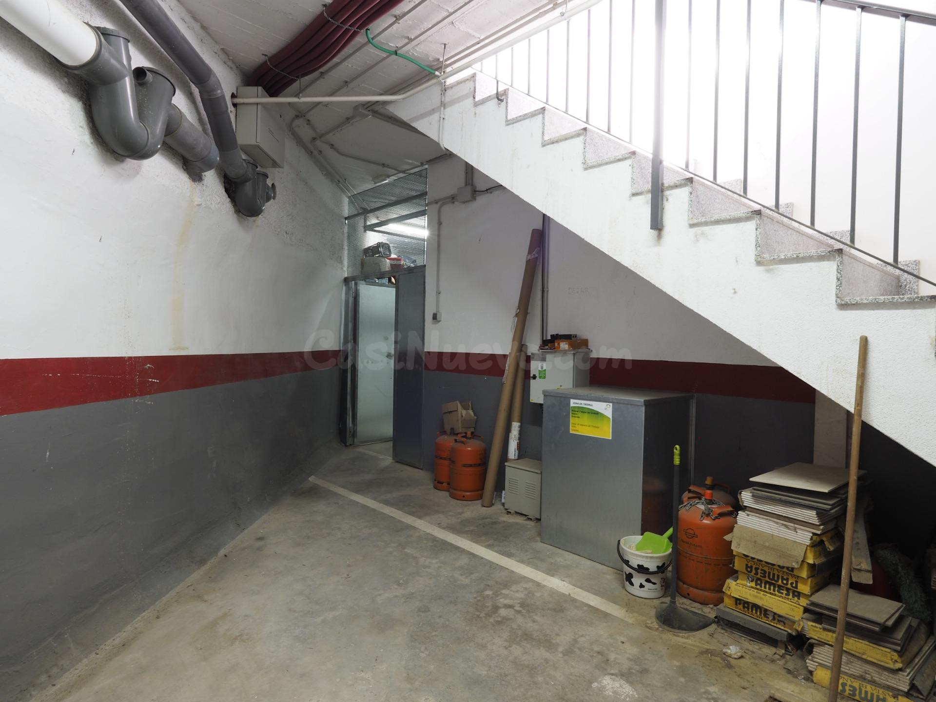 ¡Oportunidad única en el centro de Roses! Local/Parking cerr - foto 5