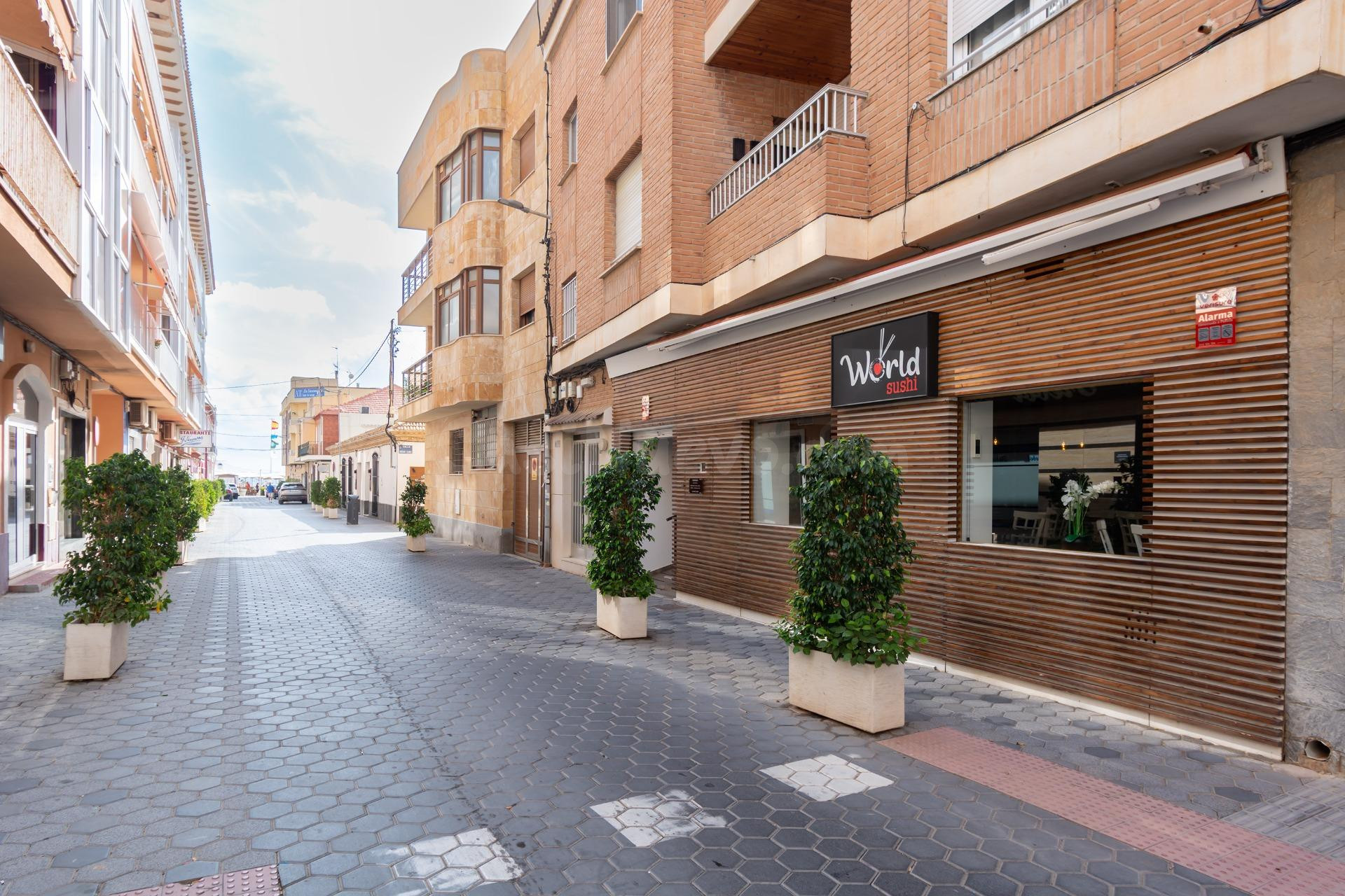 Se vende RESTAURANTE a sólo unos metros del Paseo Marítimo d - foto 2