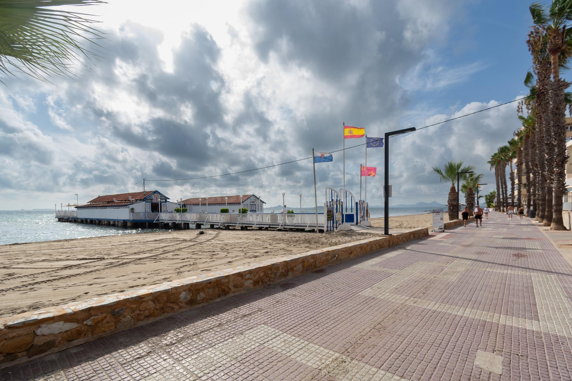 Se vende RESTAURANTE a sólo unos metros del Paseo Marítimo d - foto 4