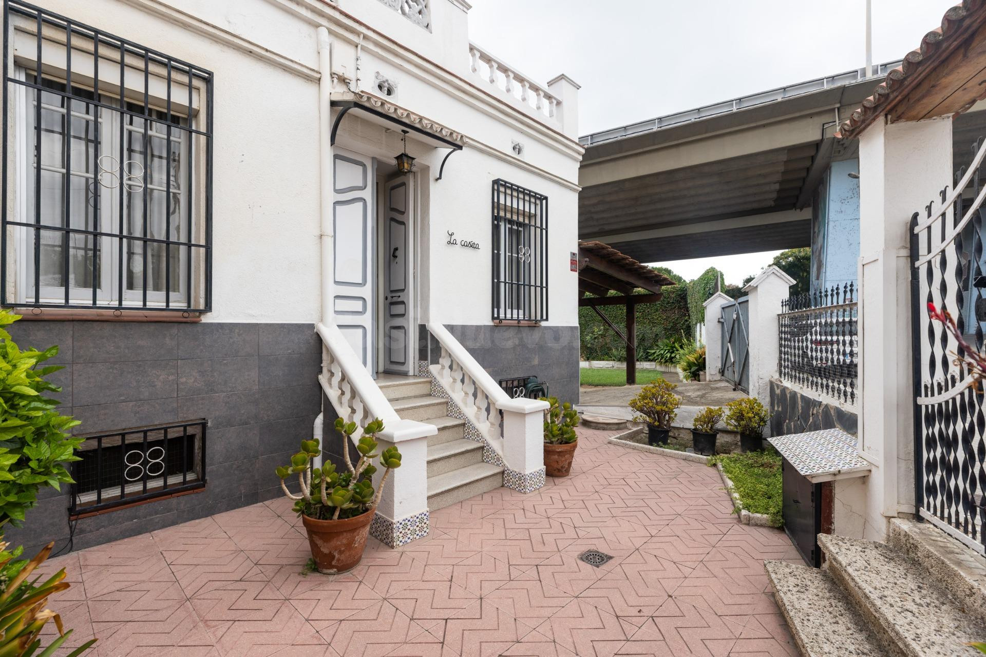 "Casa a tres vientos todo en planta baja y con enorme jardín
