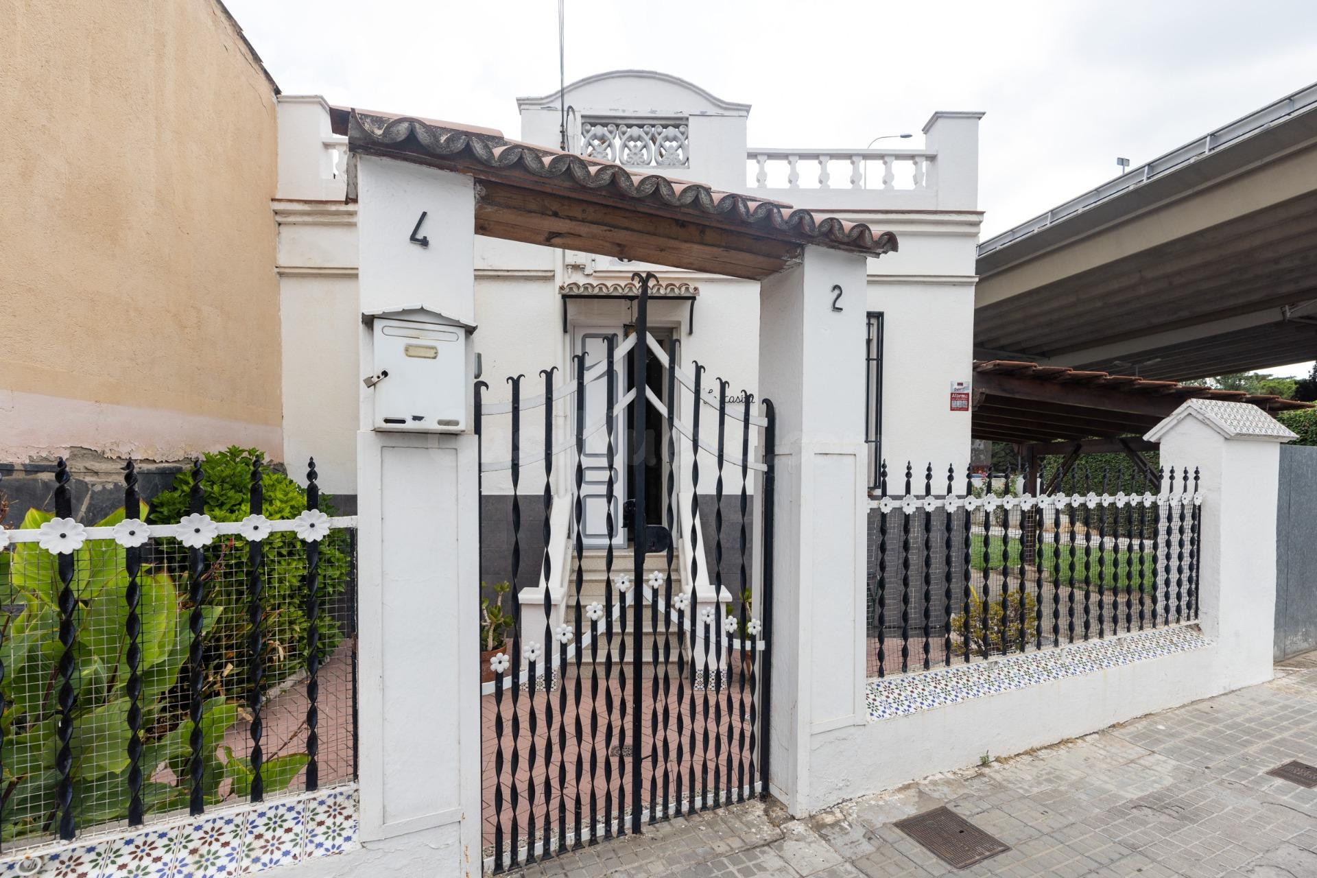 "Casa a tres vientos todo en planta baja y con enorme jardín - foto 2