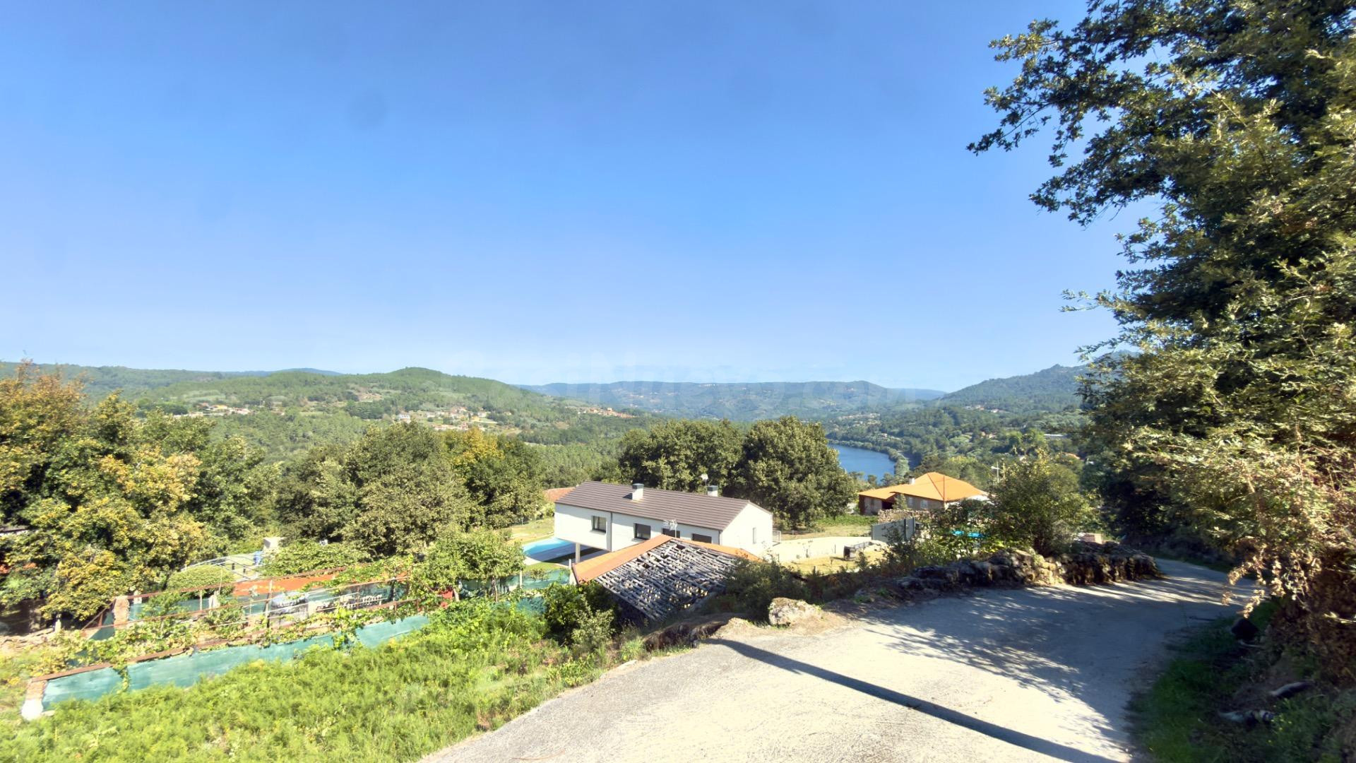 Terreno Rústico con Vistas Espectaculares a la Ribeira Sacra