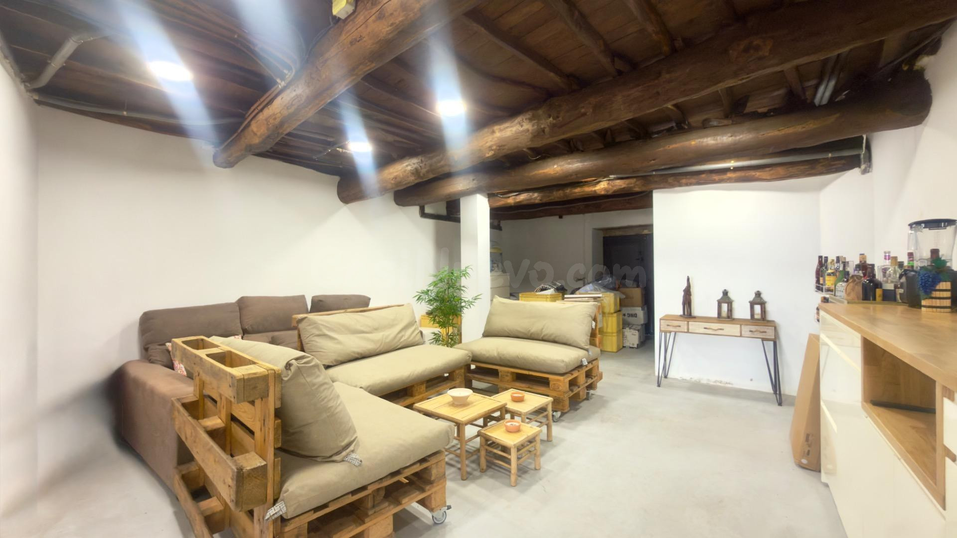 Encantador Chalet de Piedra Reformado - Listo para Vivir