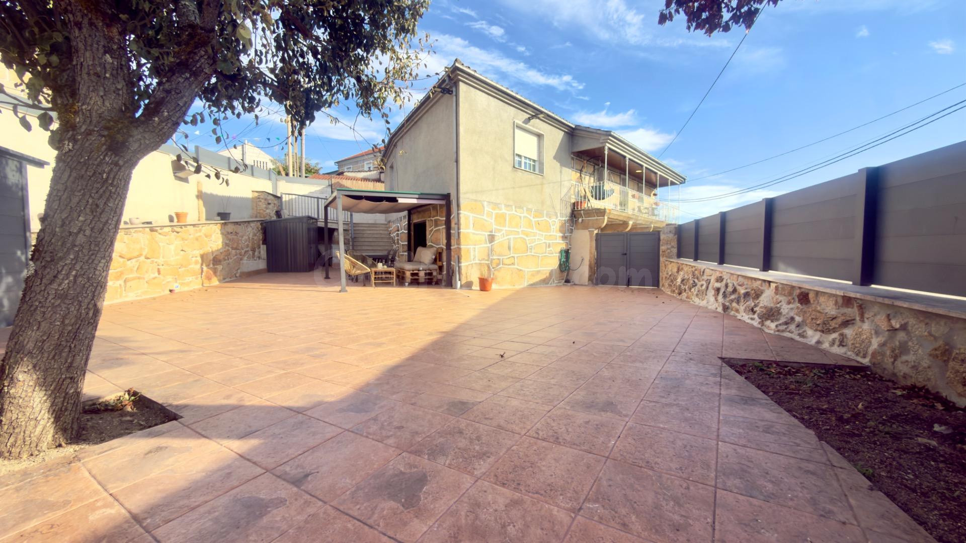 Encantador Chalet de Piedra Reformado - Listo para Vivir - foto 3