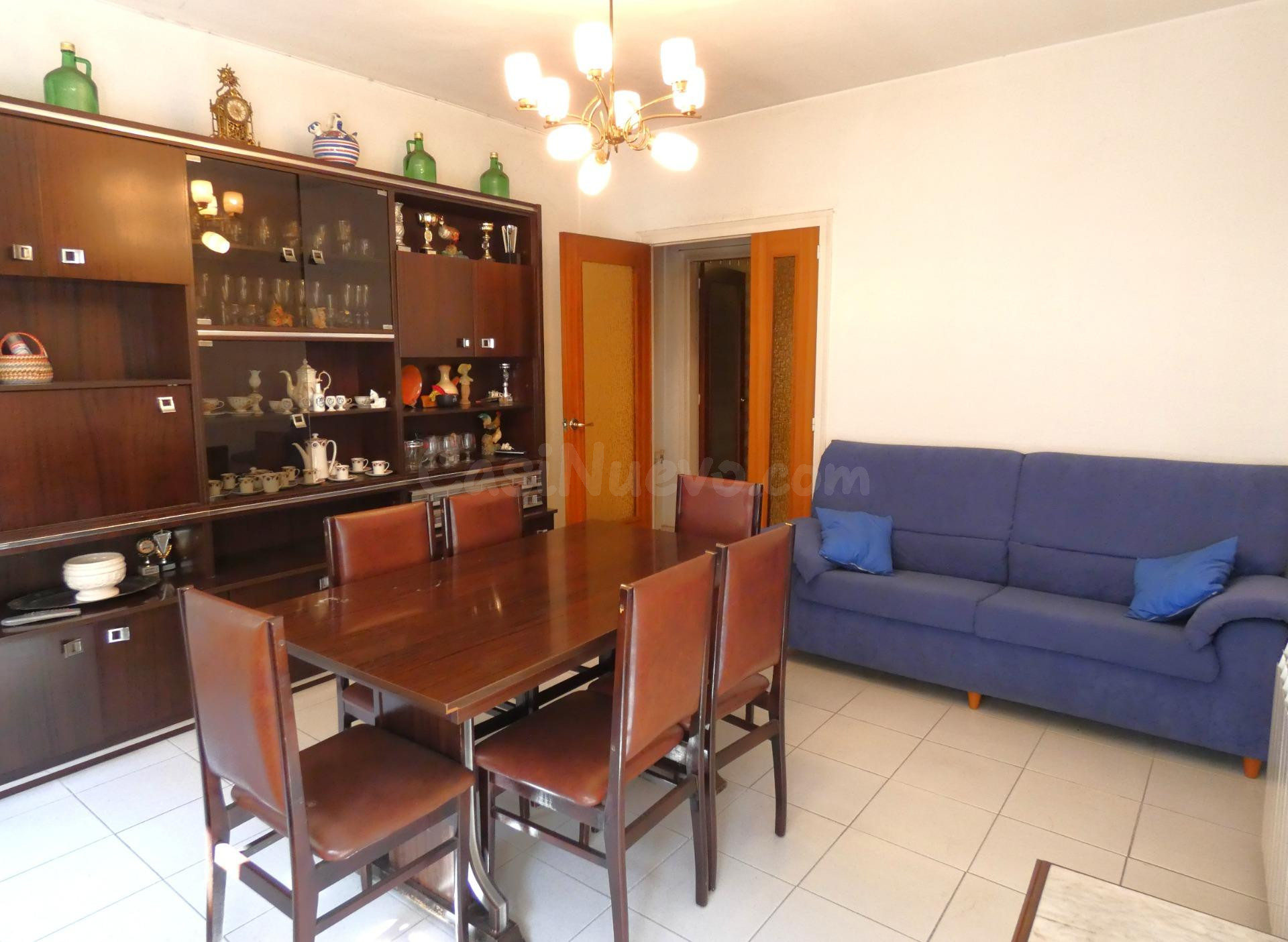 Espaciosa casa pareada de 300 m2 con gran garaje y terraza e - foto 3