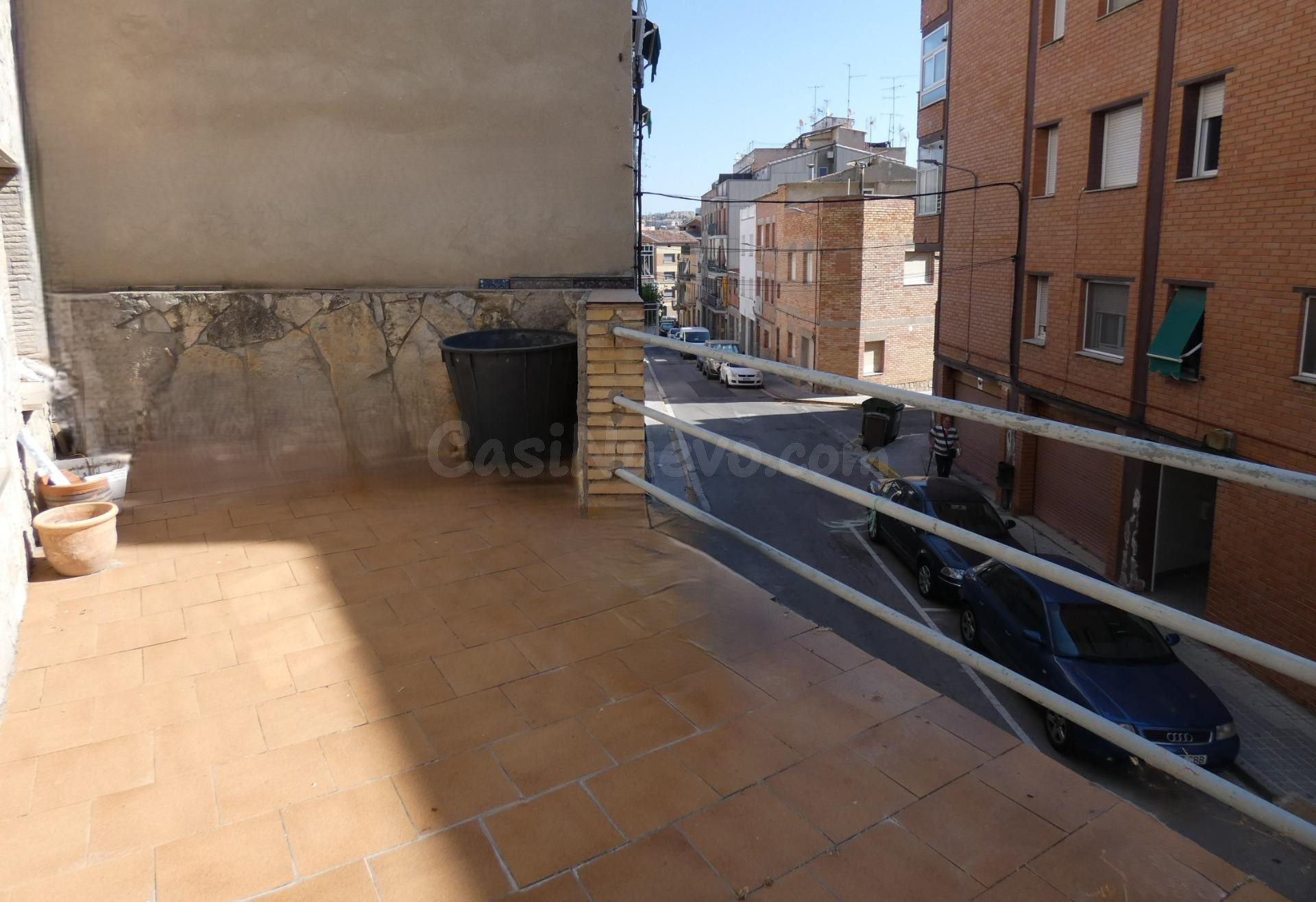Espaciosa casa pareada de 300 m2 con gran garaje y terraza e - foto 5