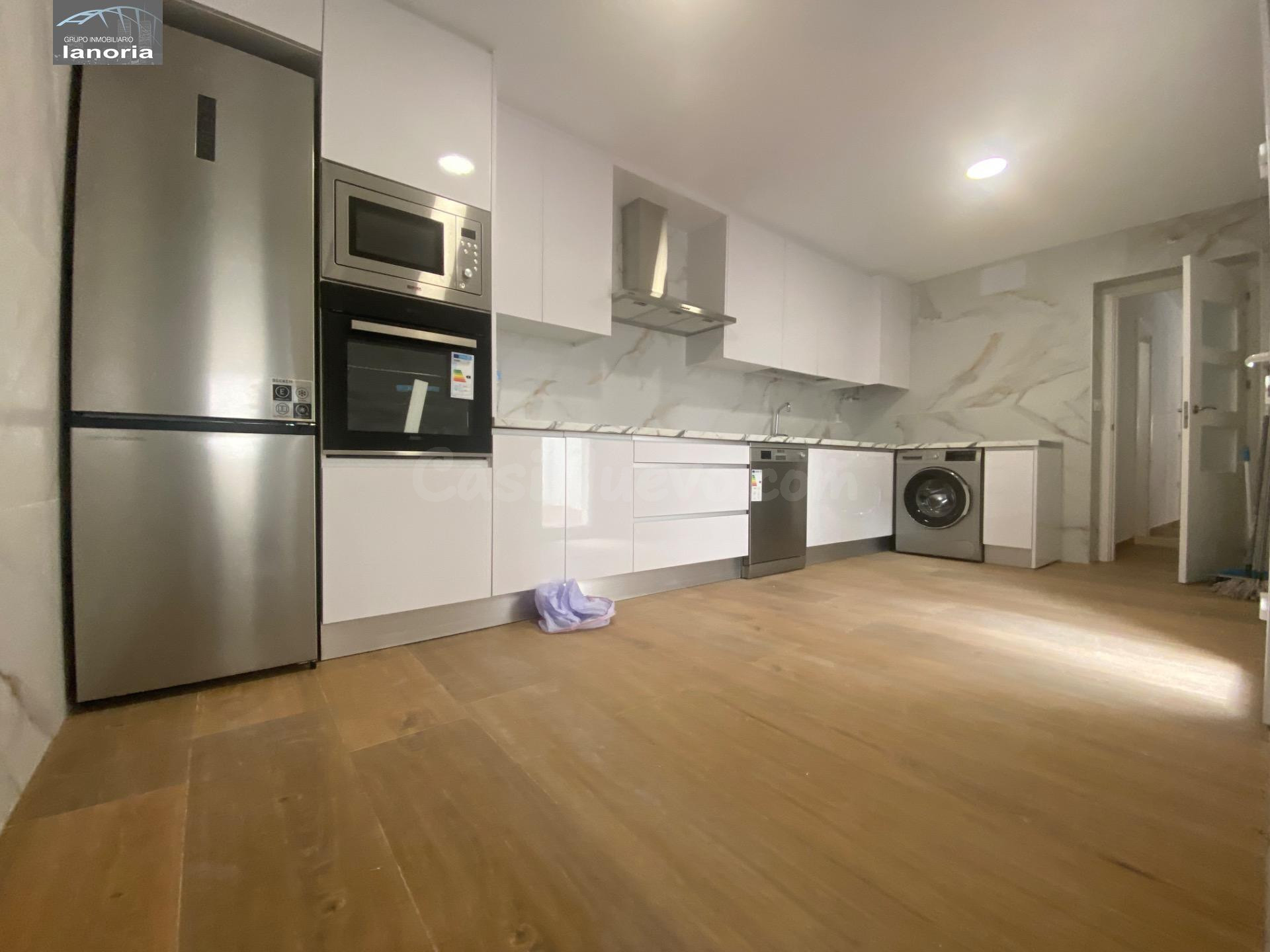 Grupo la Noria Vende Amplio Piso de 4 Dormitorios, 2 baños y - foto 3