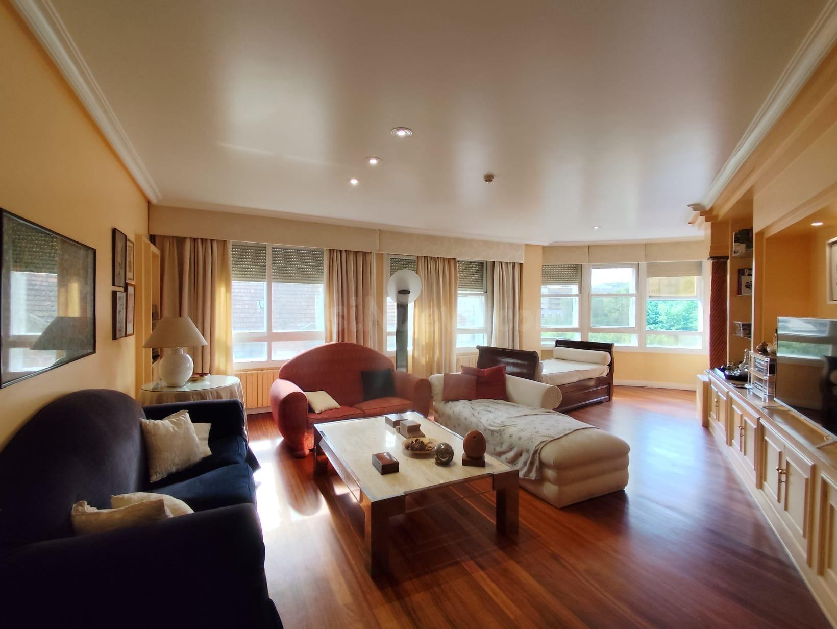 Espectacular Piso de 200 m2 en Perfecto Estado en el corazón - foto 3