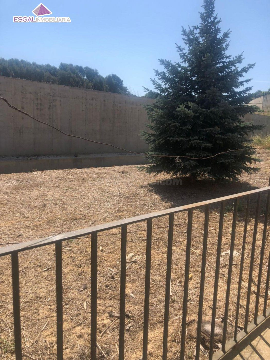 Se vende casa con jardín en Barbastro - foto 3