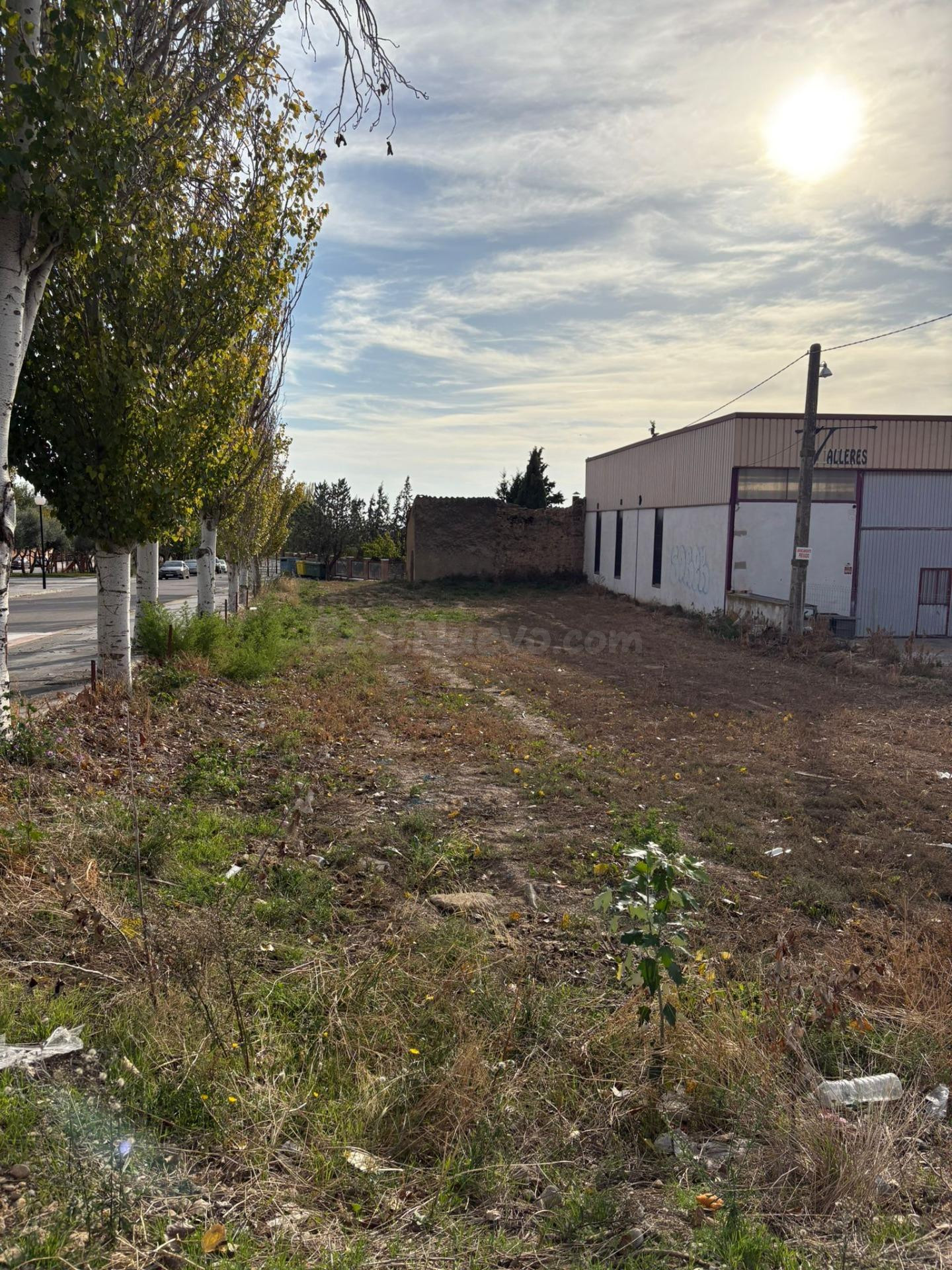 Solar urbano de 900 m2 con edificabilidad total en Castejón  - foto 2