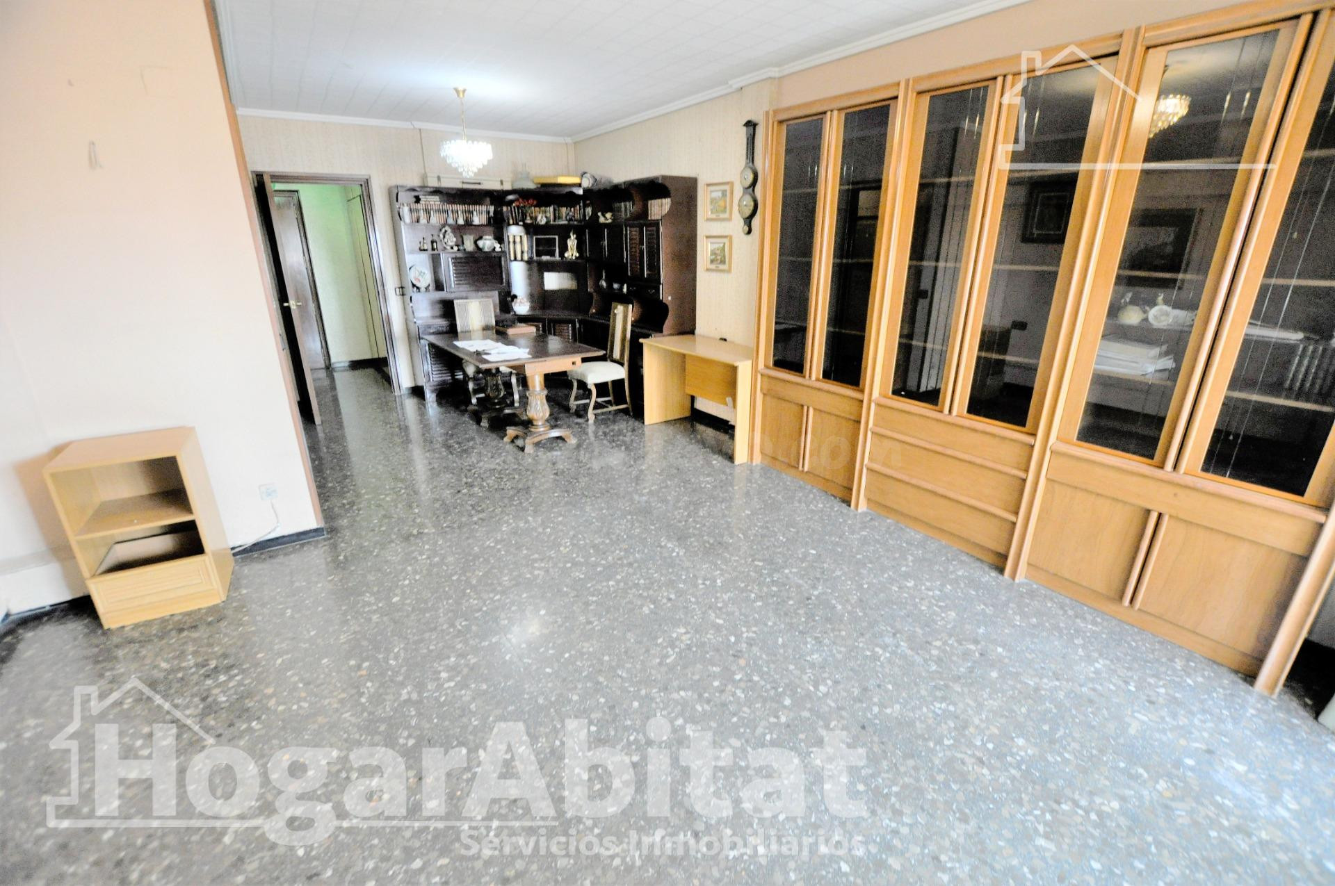 ¡EXCELENTE UBICACIÓN! AMPLIO, ALTO Y EXTERIOR CON BALCÓN