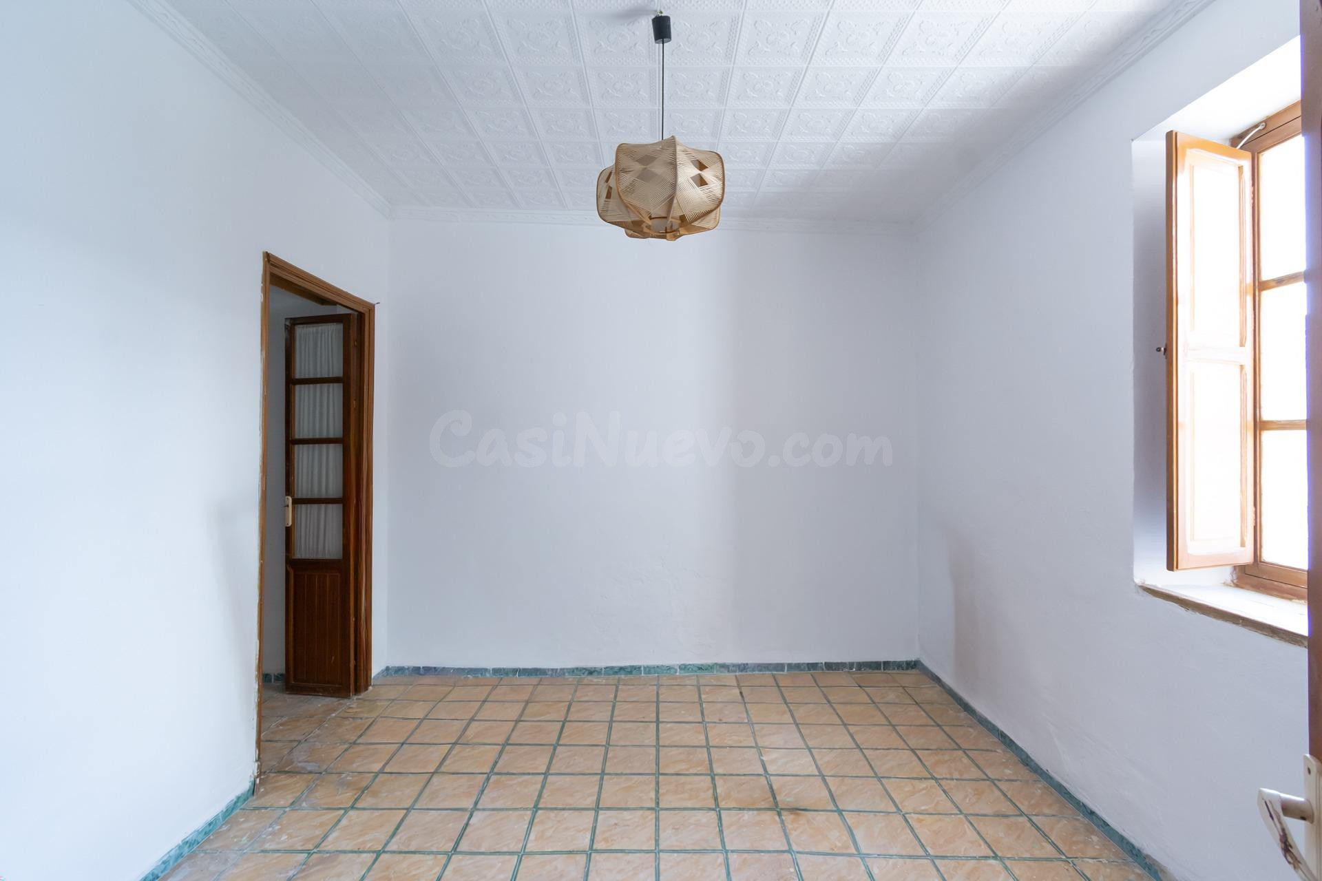 Casa con patio y almacén con doble acceso de entradas en San - foto 3