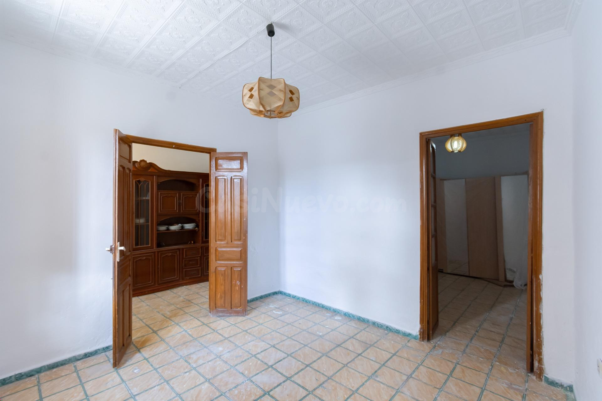 Casa con patio y almacén con doble acceso de entradas en San - foto 4