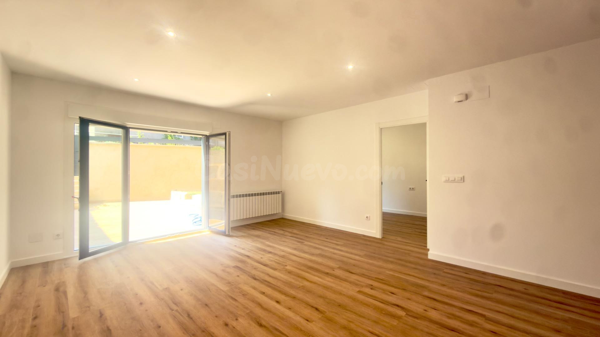 APARTAMENTO A ESTRENAR CON TERRAZA Y JARDIN CERCA DE LA ALAM - foto 2