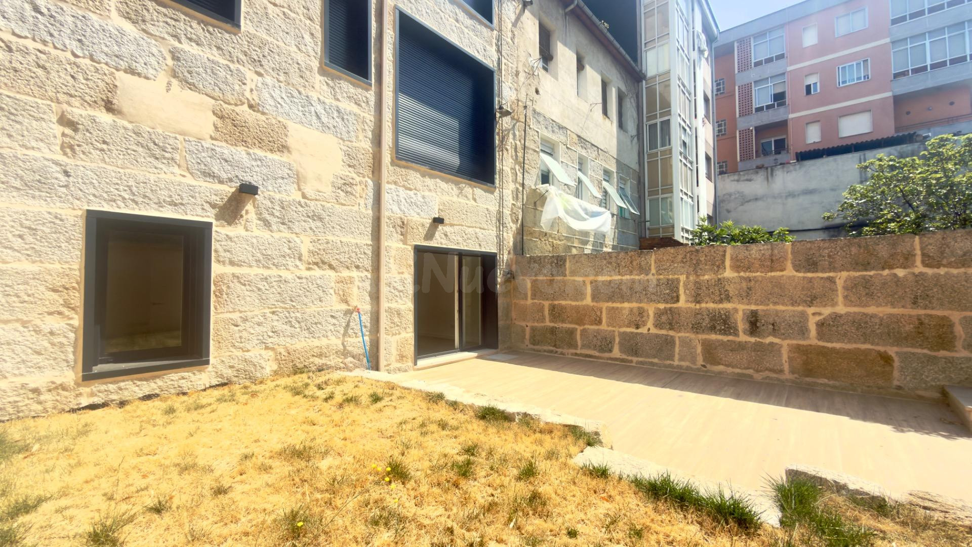APARTAMENTO A ESTRENAR CON TERRAZA Y JARDIN CERCA DE LA ALAM - foto 3