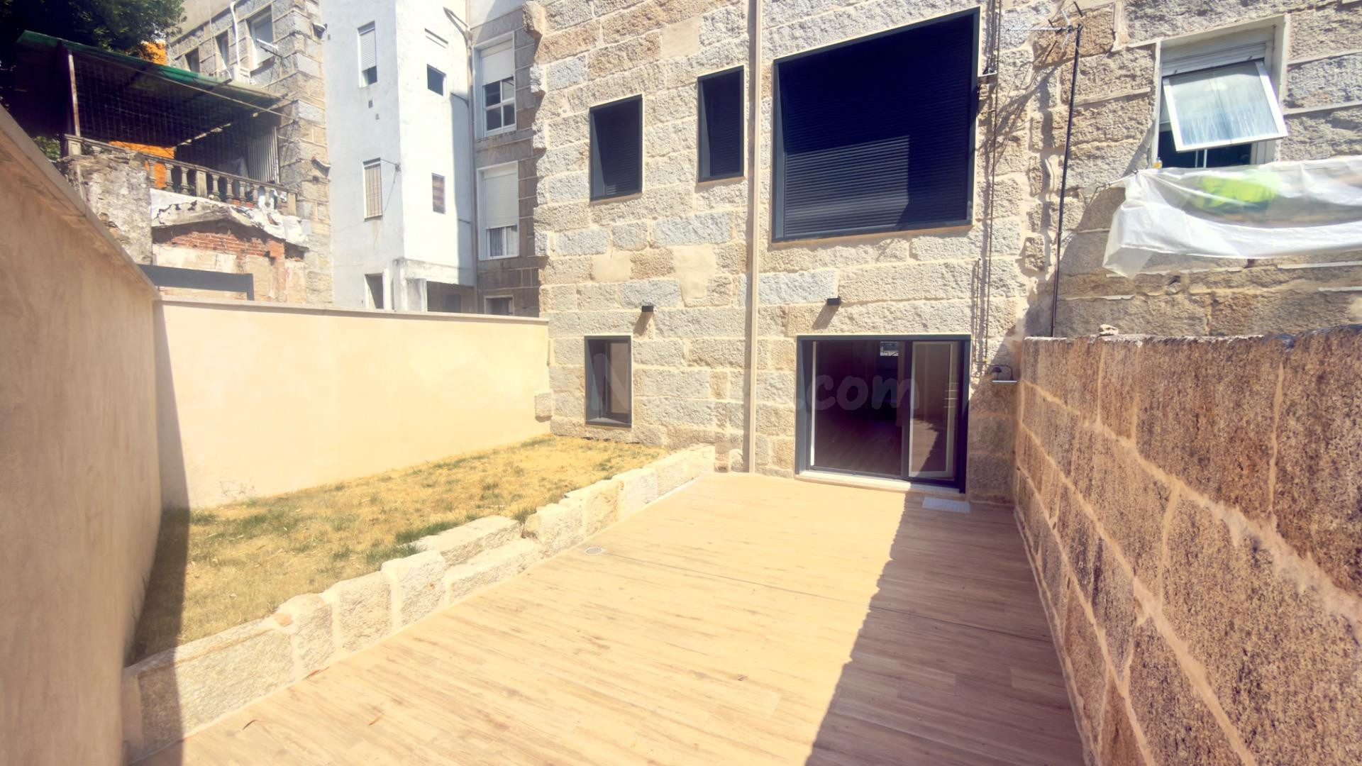 APARTAMENTO A ESTRENAR CON TERRAZA Y JARDIN CERCA DE LA ALAM - foto 4