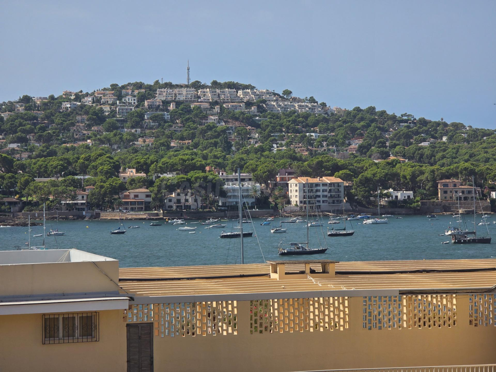 Precioso apartamento, amplio terrazacon vistas al mar, 1 dor