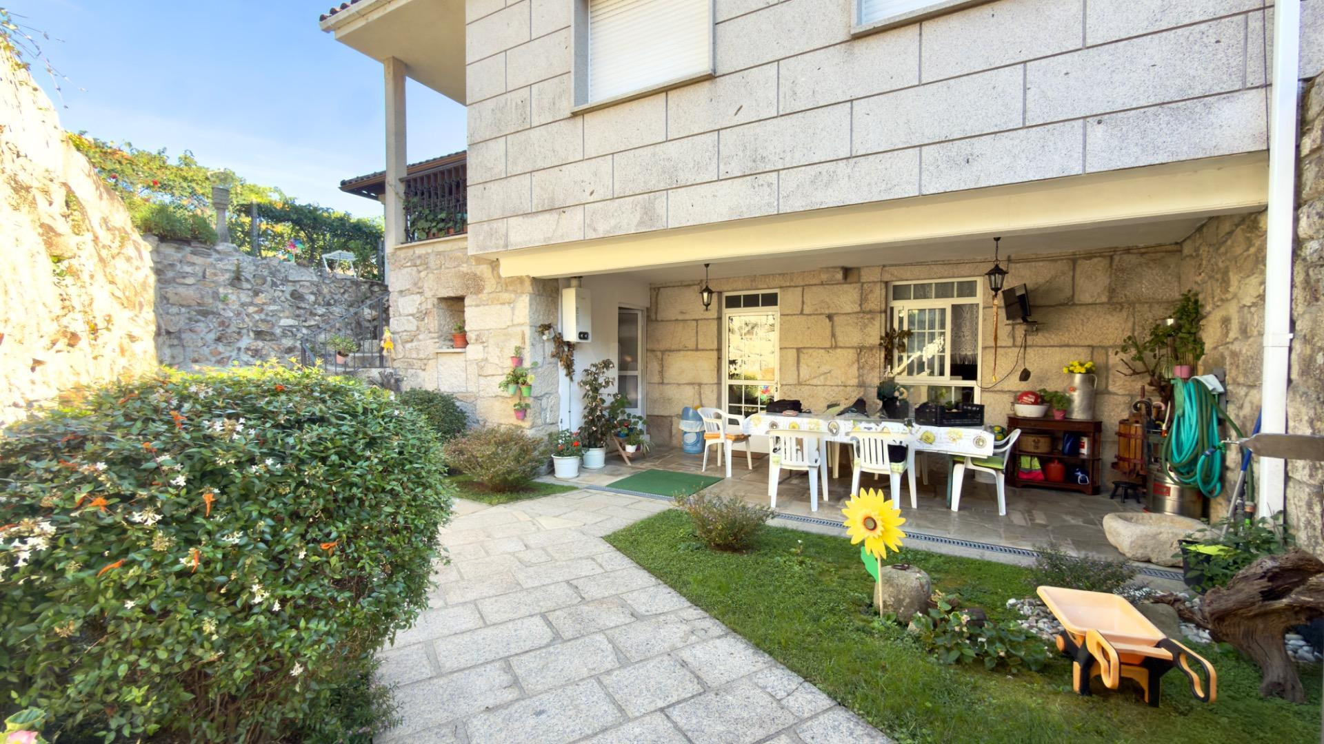 Casa Chalet Independiente con Piscina - Oportunidad Única