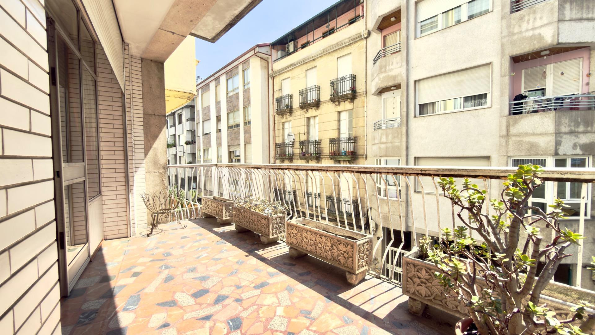 Piso en Venta - Orense Centro con 4 habitaciones 3 baños garaje y 204m2 utiles