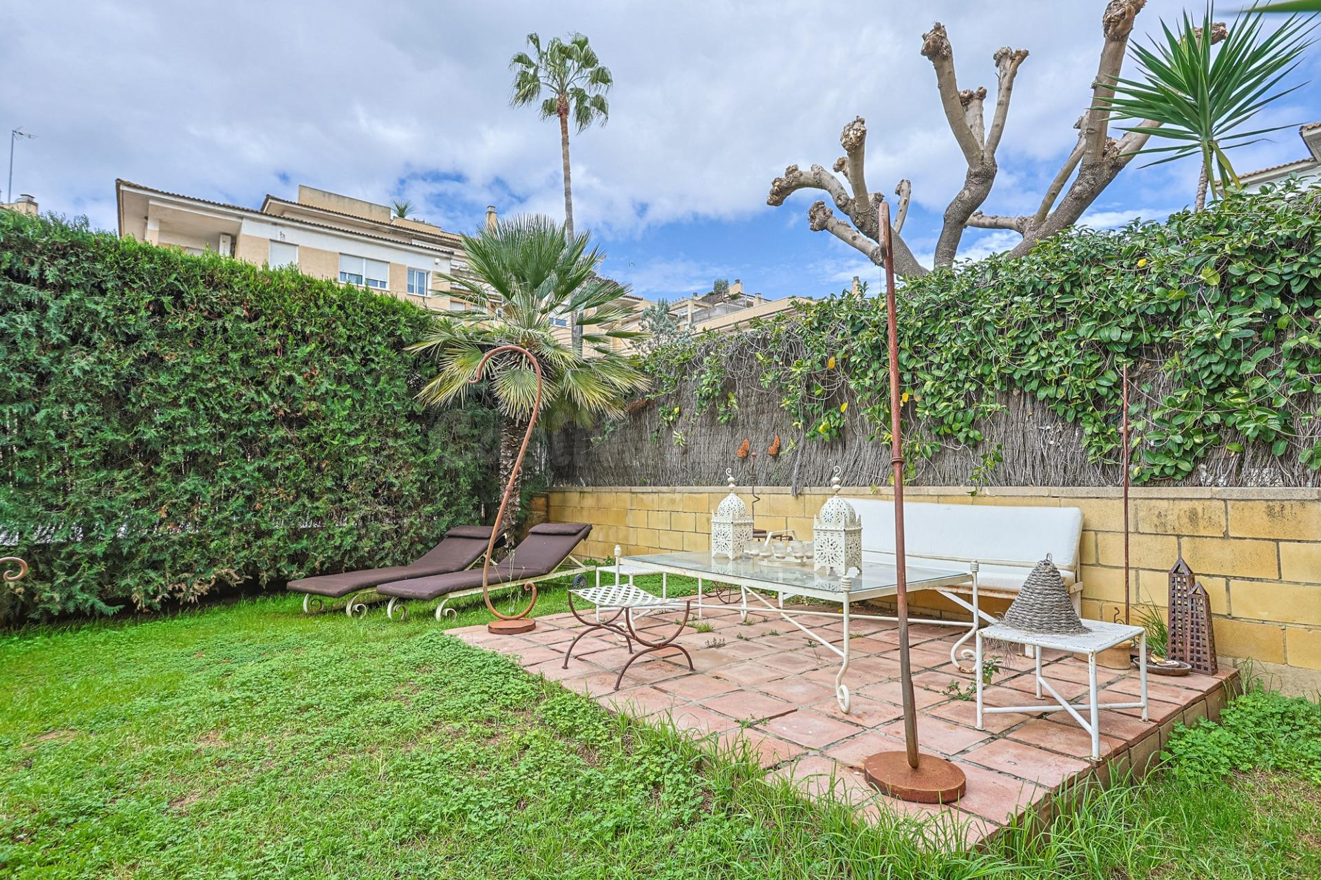 VIVIENDA DE ESQUINA CON JARDIN PRIVADO. STA EUFEMIA. TOMARES - foto 2