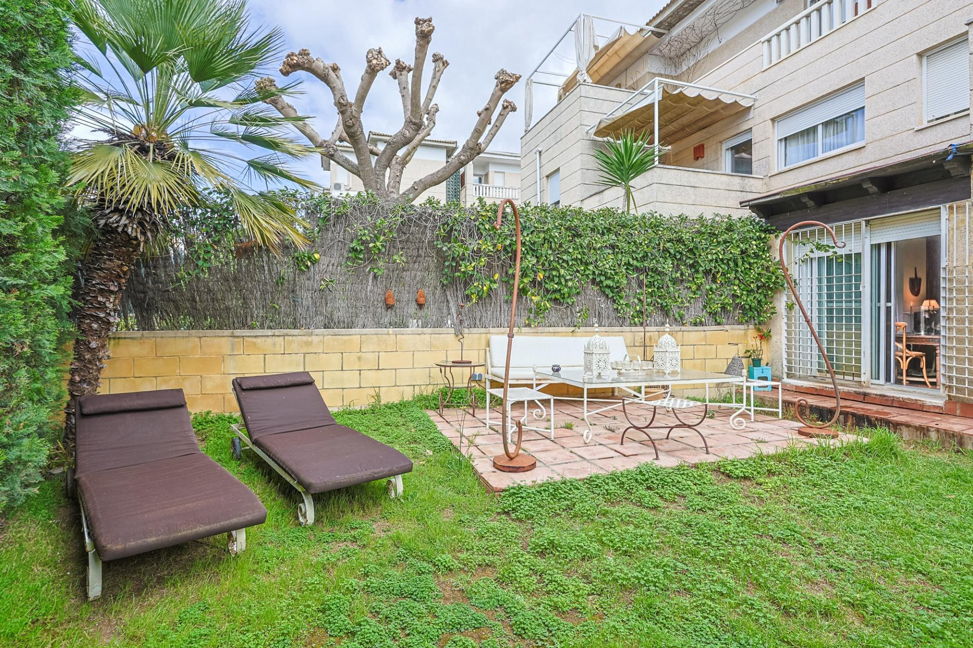 VIVIENDA DE ESQUINA CON JARDIN PRIVADO. STA EUFEMIA. TOMARES - foto 4