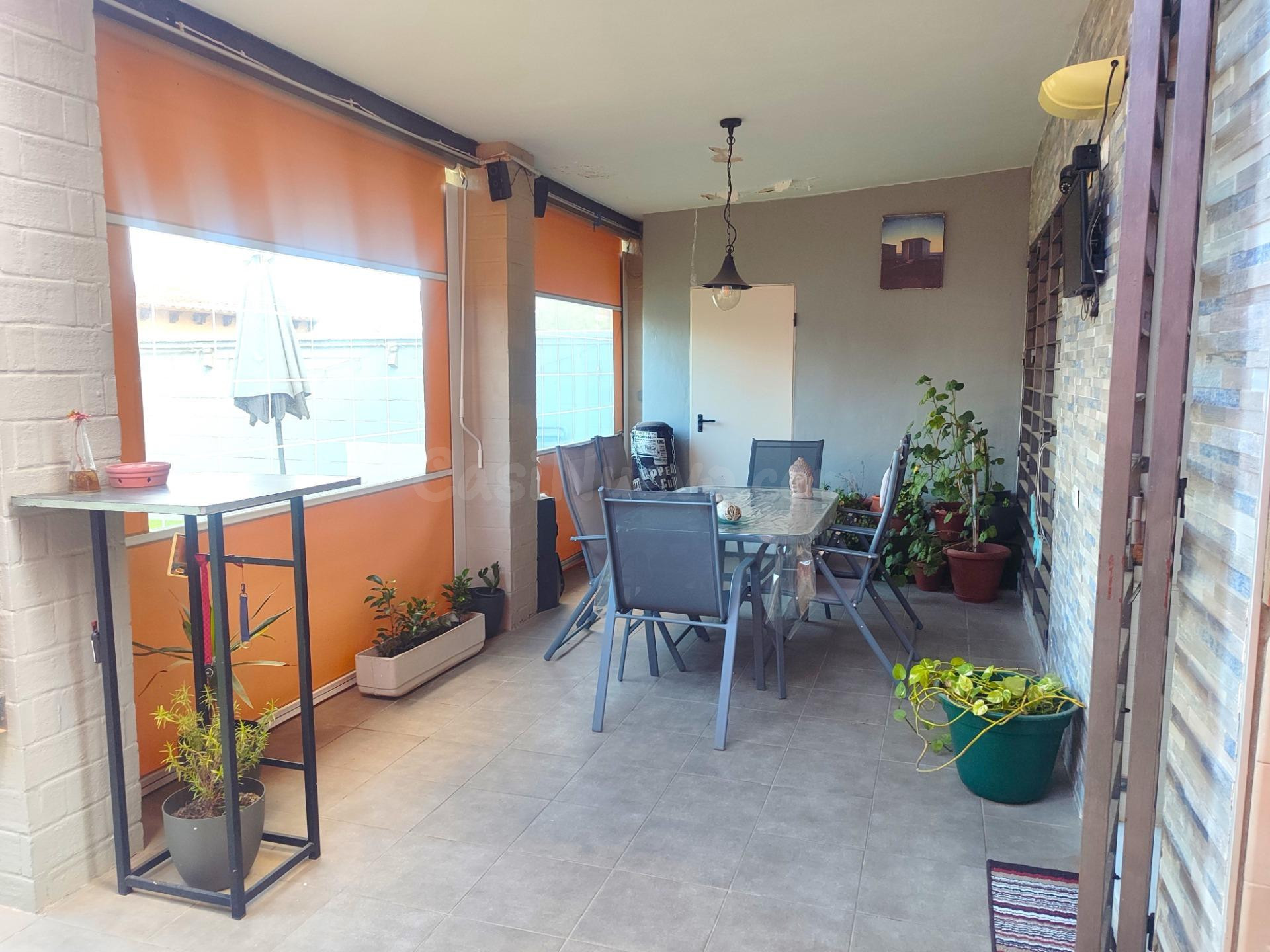 CASA UNIFAMILIAR COMPLETAMENTE REFORMADA CON JARDIN Y PISCIN - foto 3